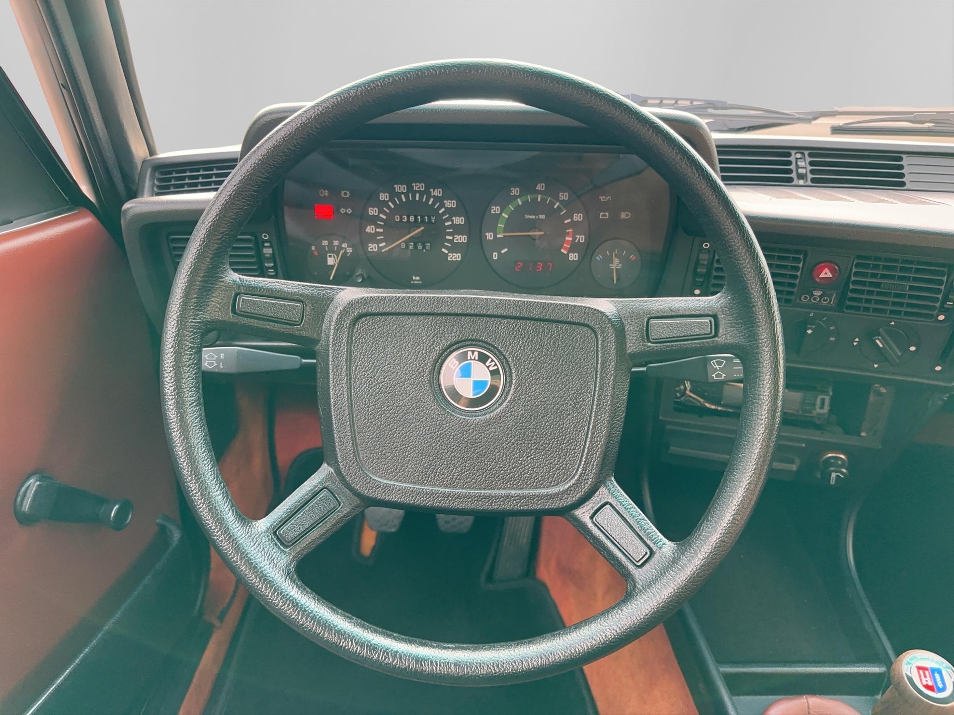 BMW 320-image-11