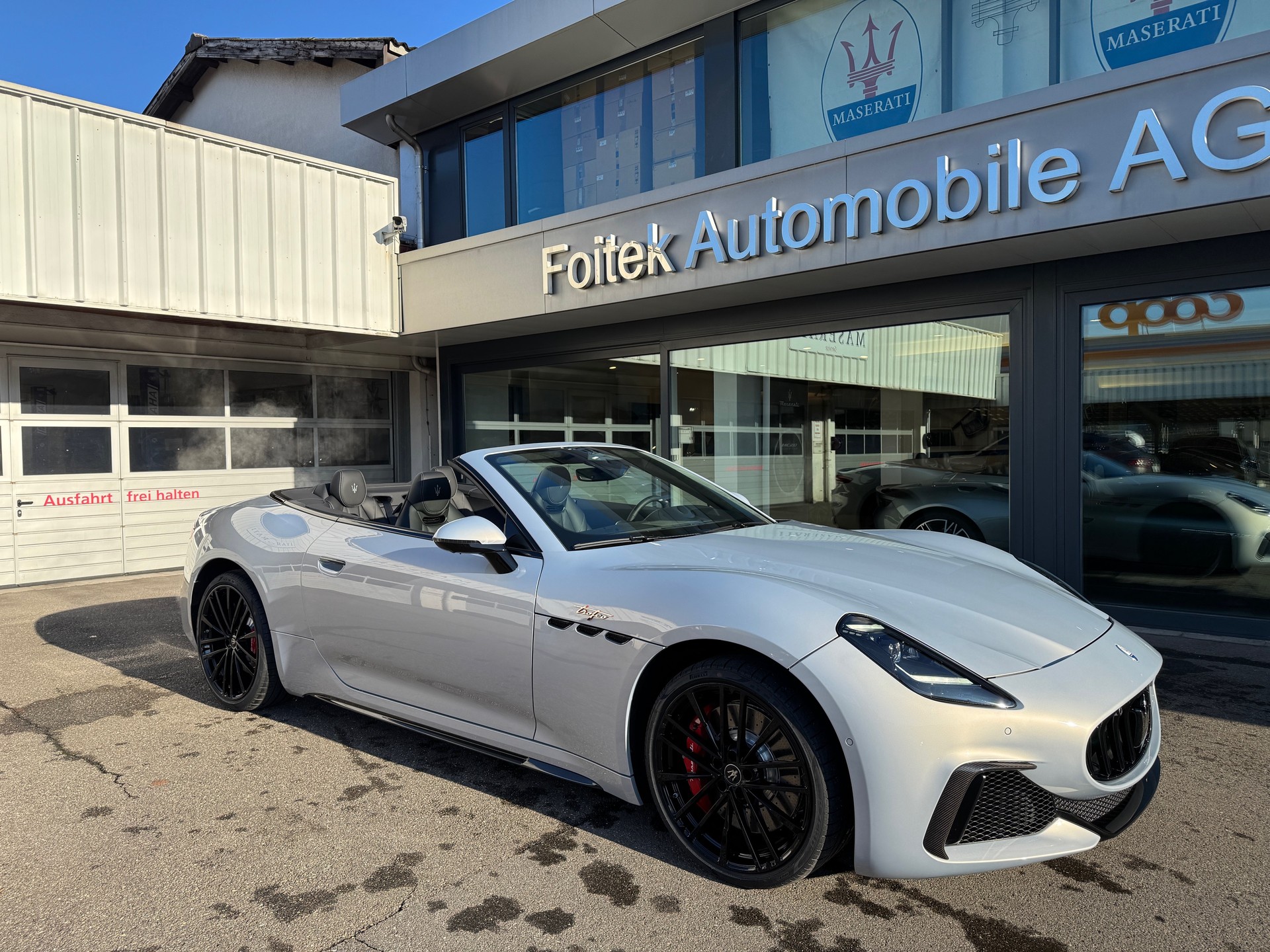 MASERATI GranCabrio Trofeo-showroom-element-2
