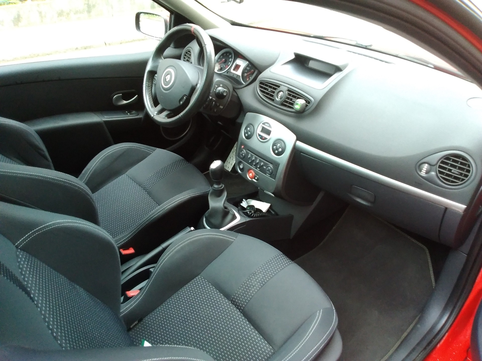 RENAULT Clio 2.0 16V Sport-image-6