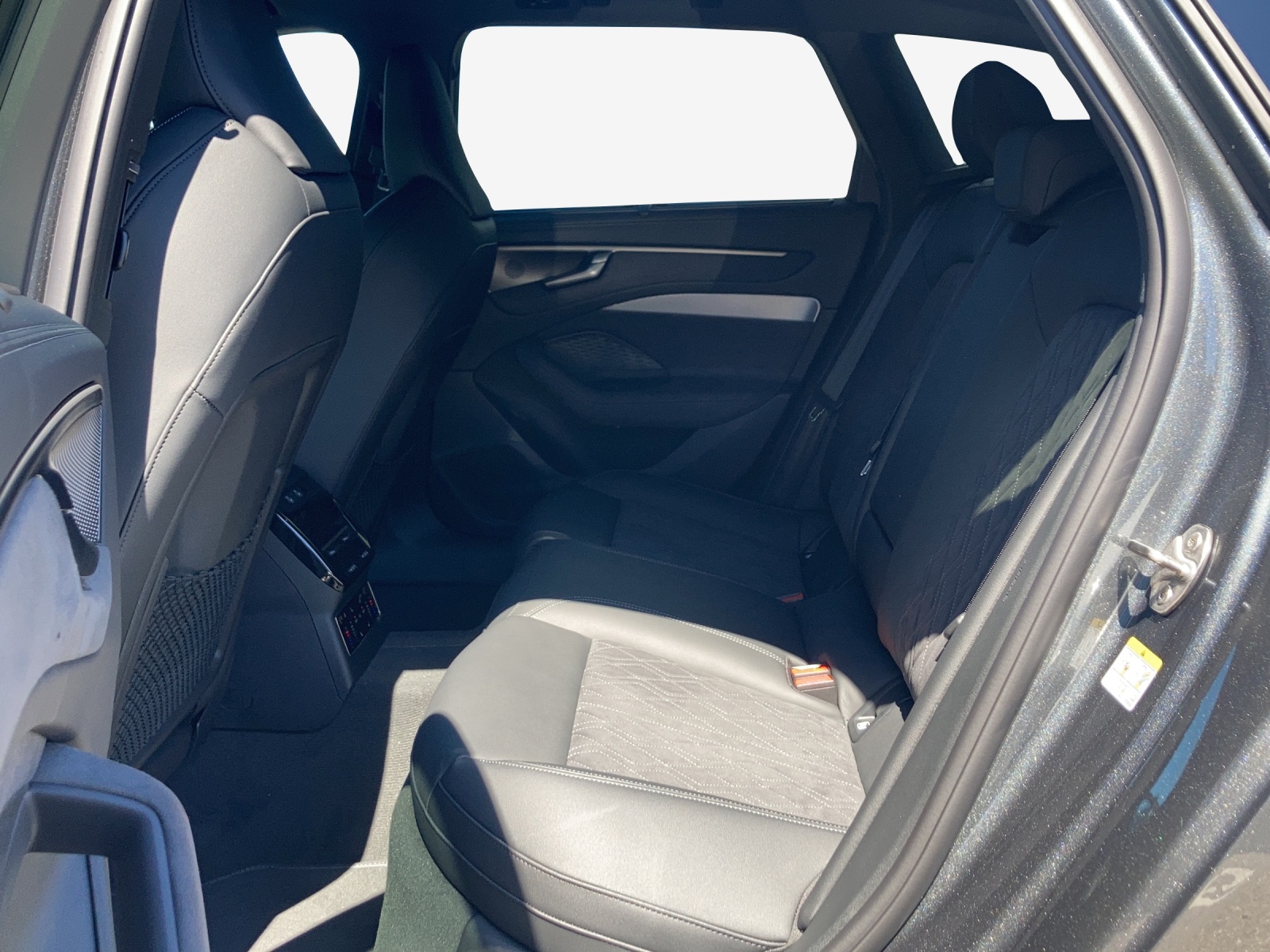 AUDI A6 Avant TDI quattro 150 kW S tronic-image-9