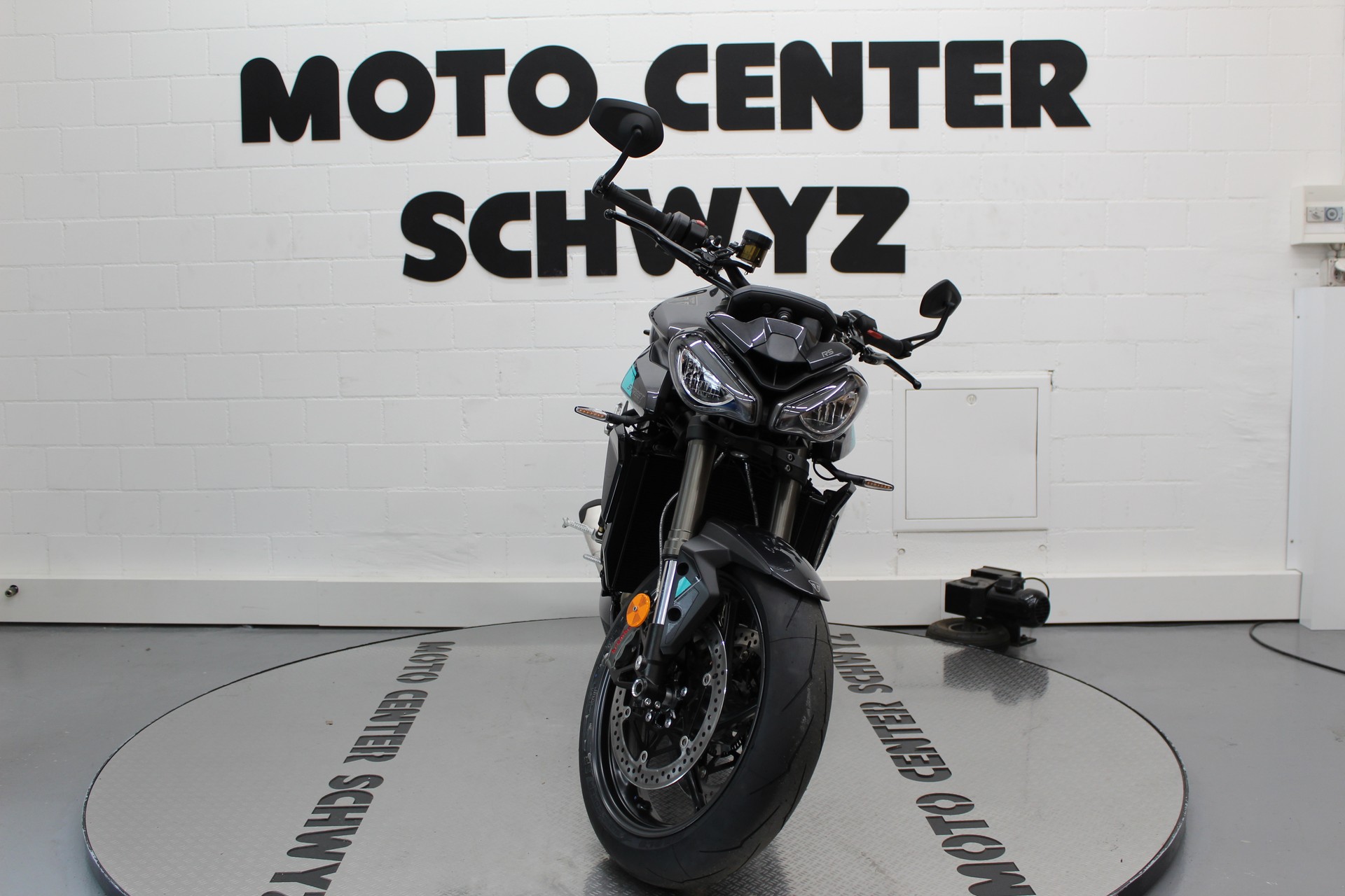 TRIUMPH Street Triple 765 RS-showroom-element-2