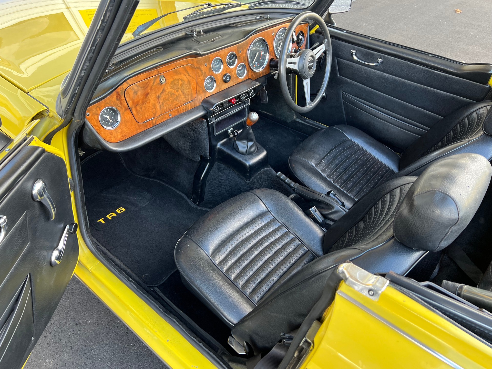 TRIUMPH TR6 PI-image-12