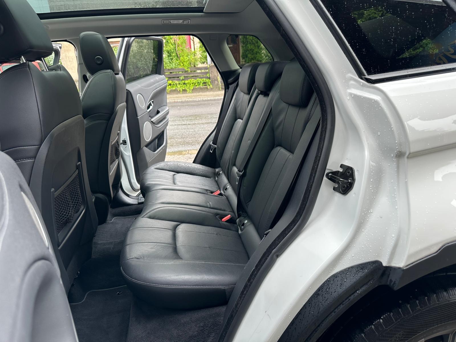 LAND ROVER Range Rover Evoque 2.0 TD4 SE Dynamic AT9-image-11