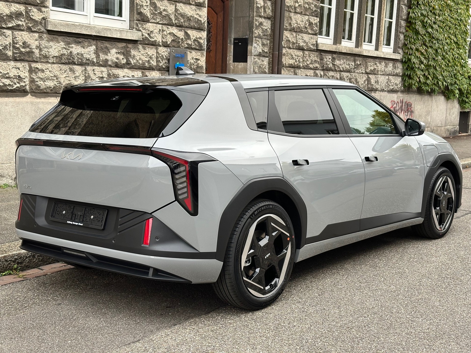 KIA EV4 81,4 kWh Earth+-image-3