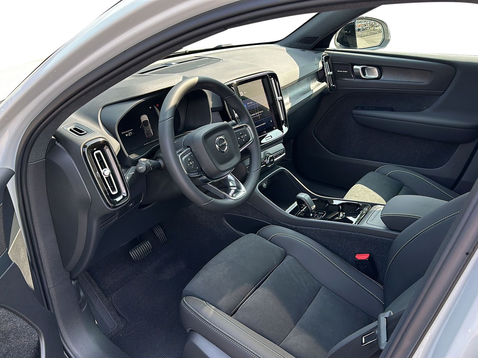 VOLVO C40 P8 Twin Recharge Ultimate AWD-image-8