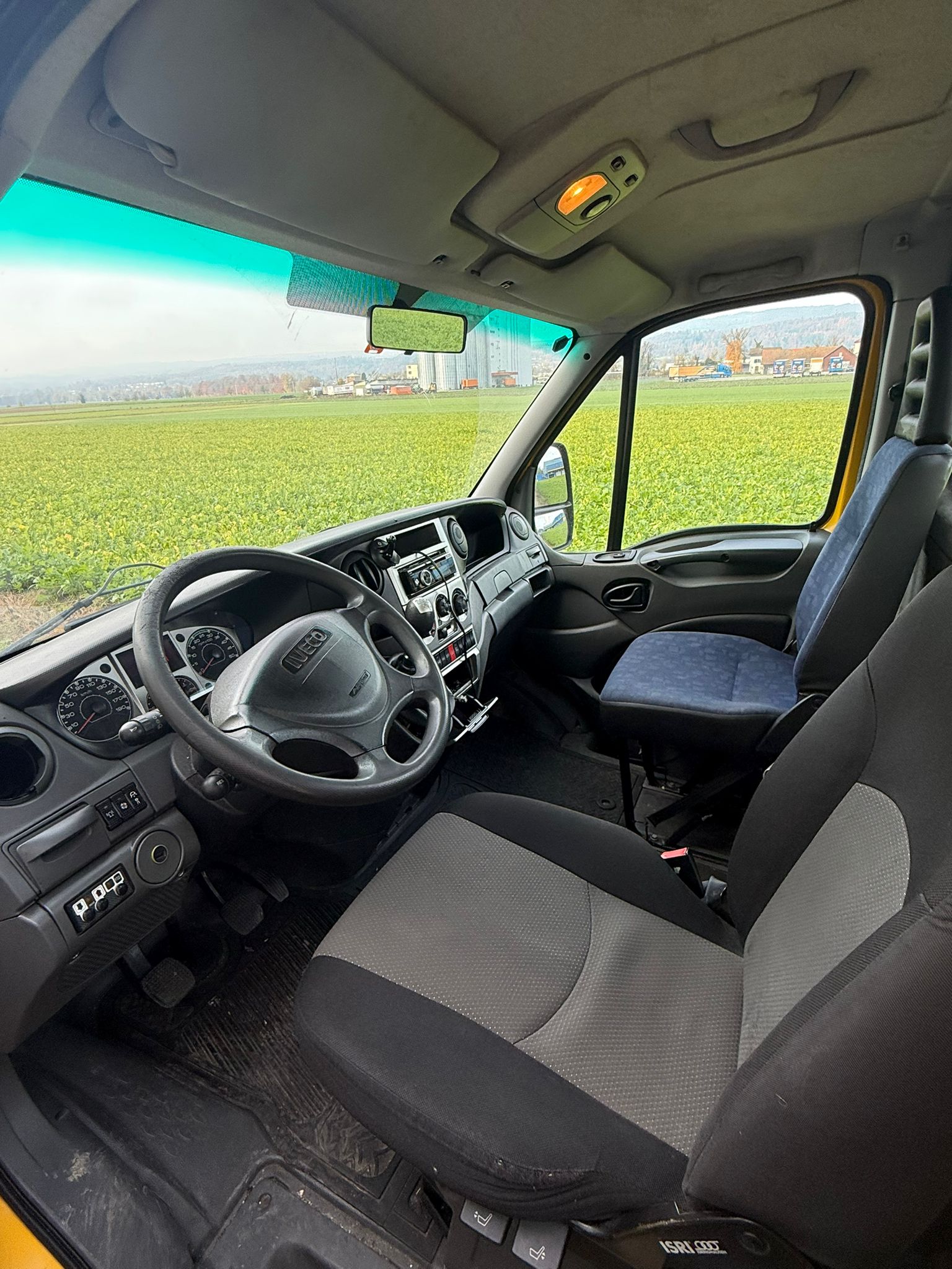 IVECO 35 C 15-image-2