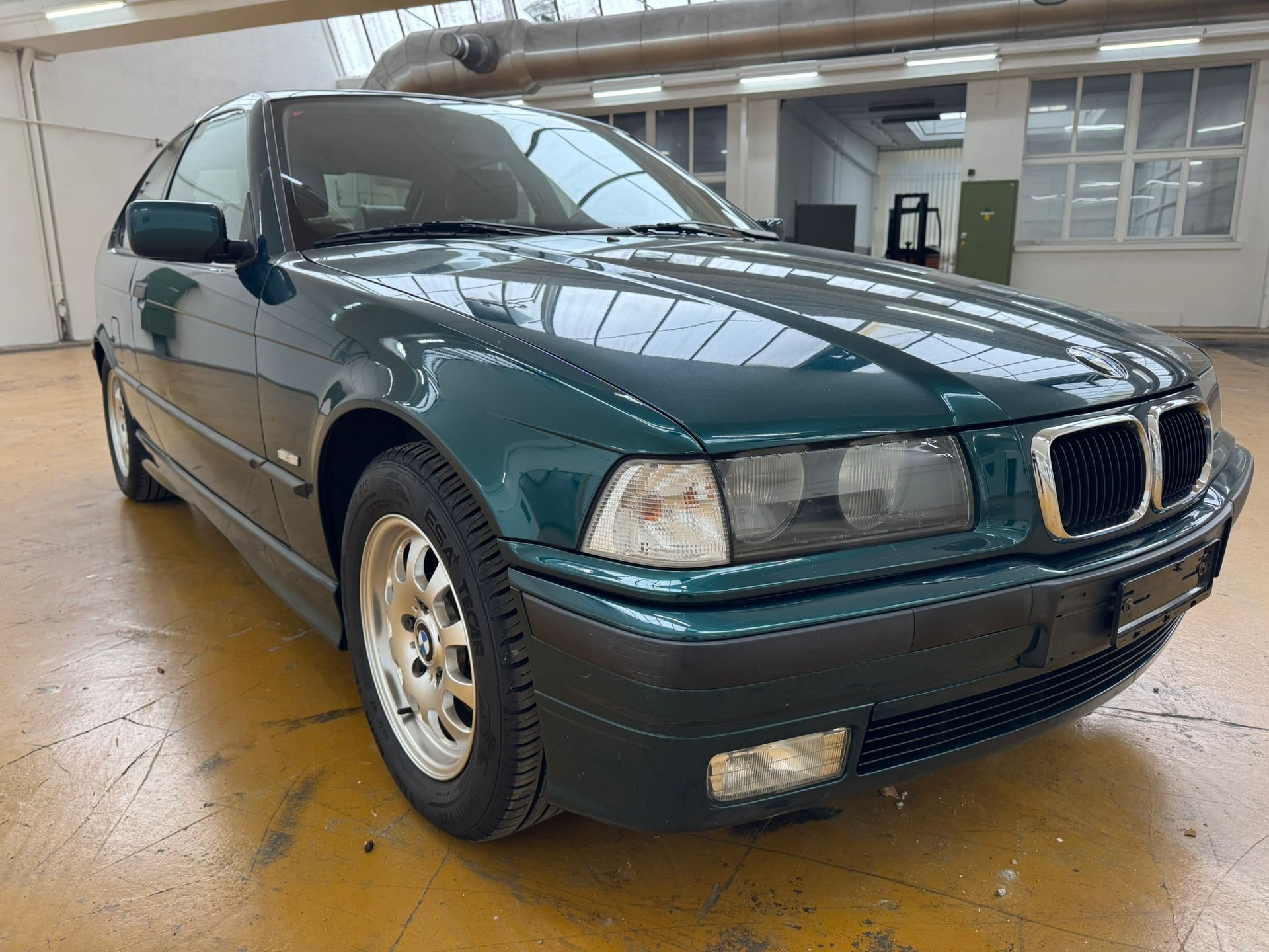 BMW 316i Compact Comfort-image-0