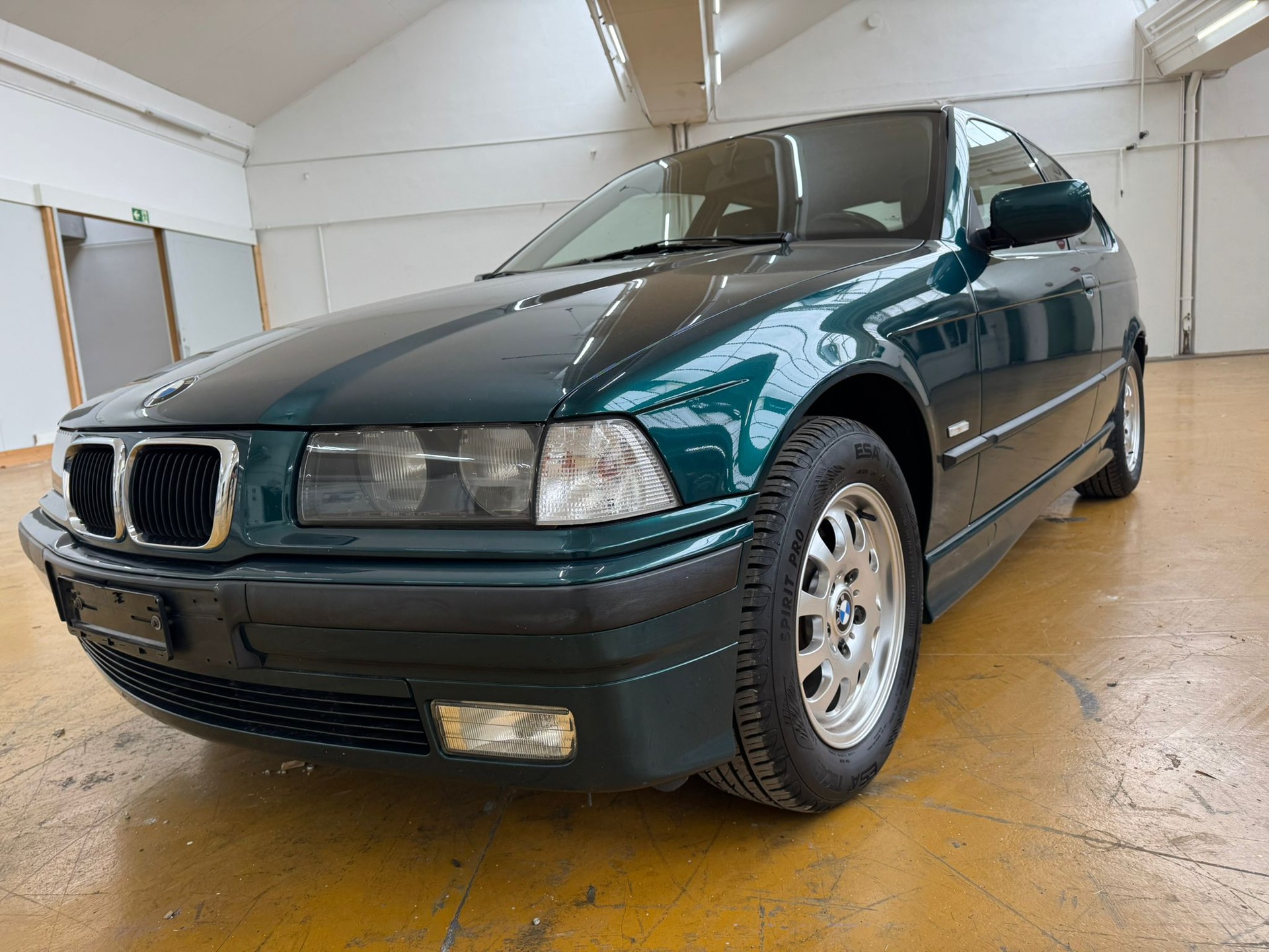 BMW 316i Compact Comfort-image-1