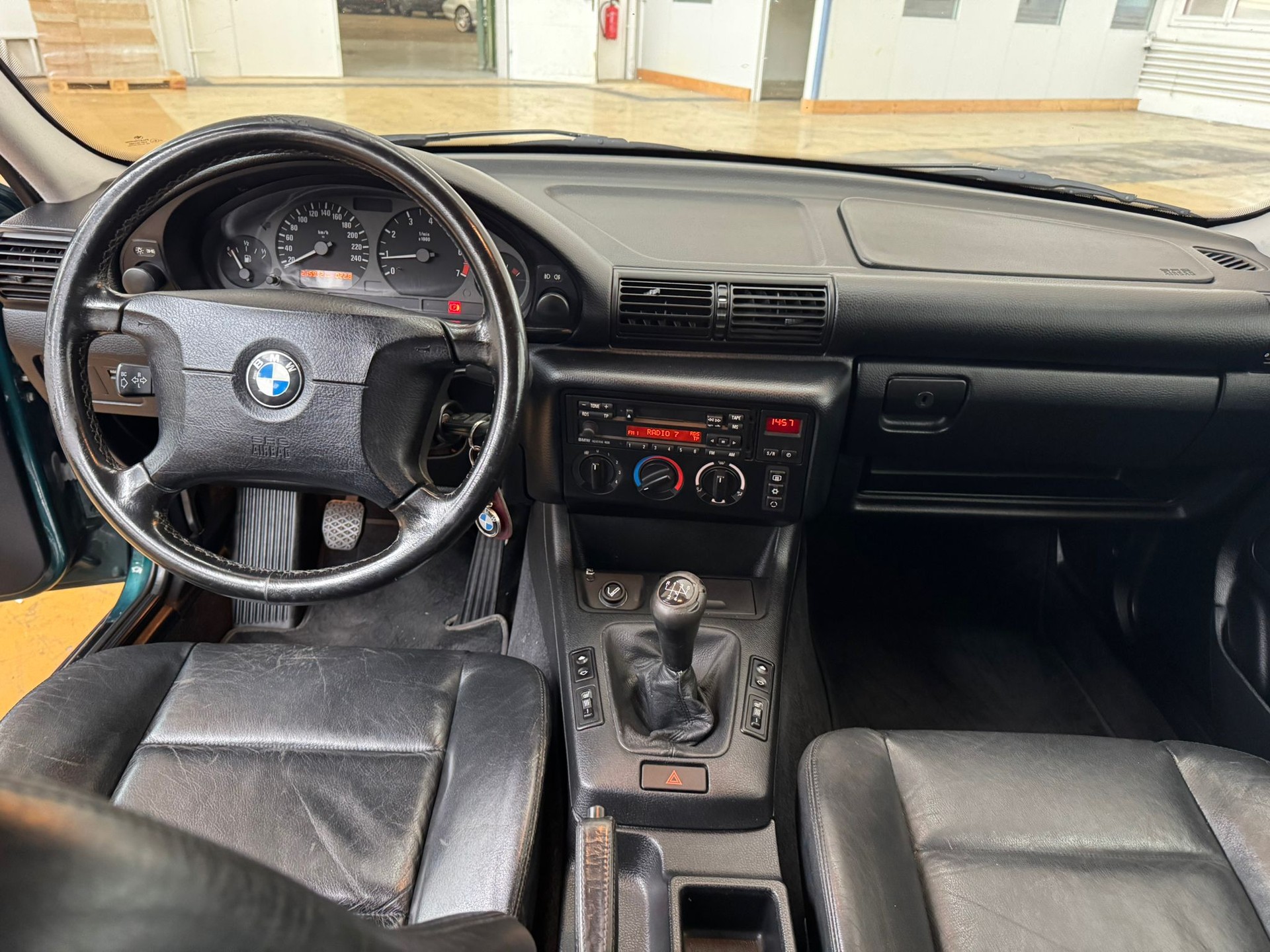 BMW 316i Compact Comfort-image-14