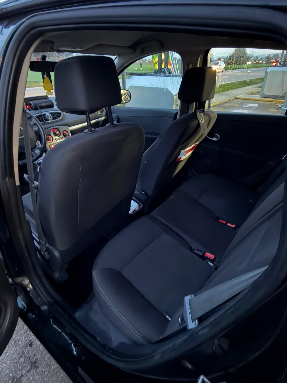 RENAULT Clio Grandtour 1.2 16V Turbo 20th Edition-image-3