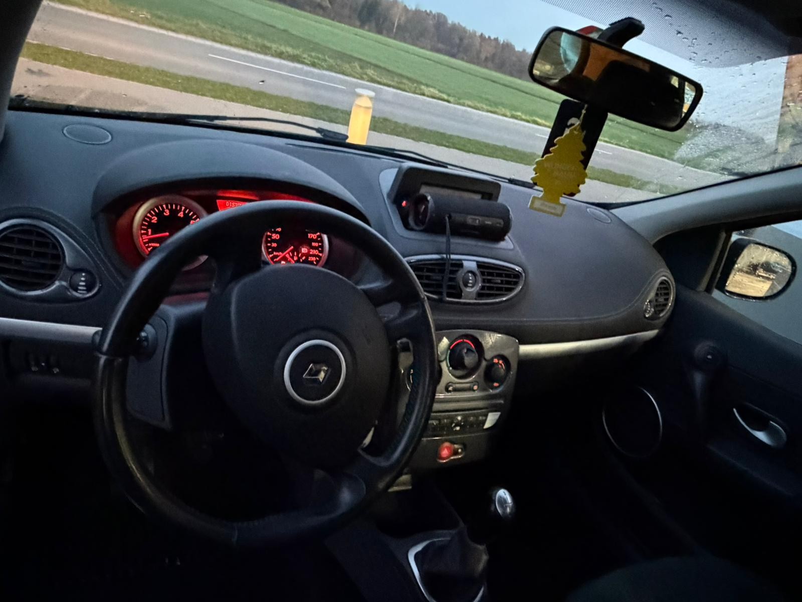 RENAULT Clio Grandtour 1.2 16V Turbo 20th Edition-image-2