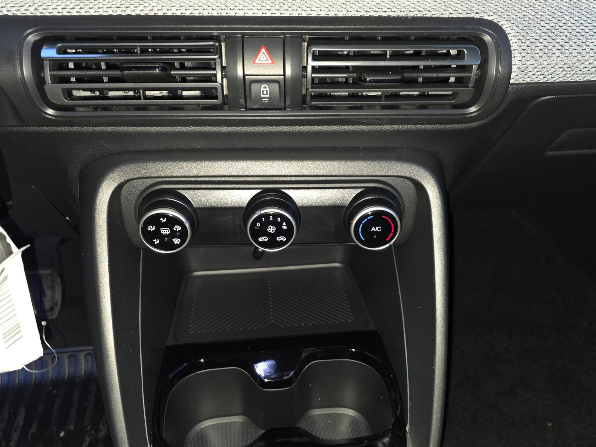 CITROEN C3 1.2 Hybrid Tonic-image-14
