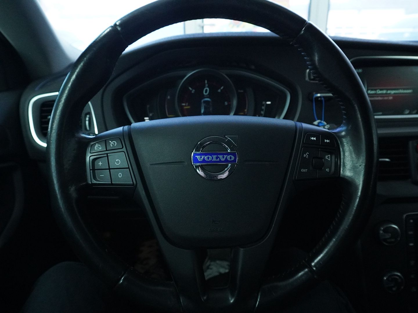 VOLVO V40 D2 Kinetic Powershift-image-5