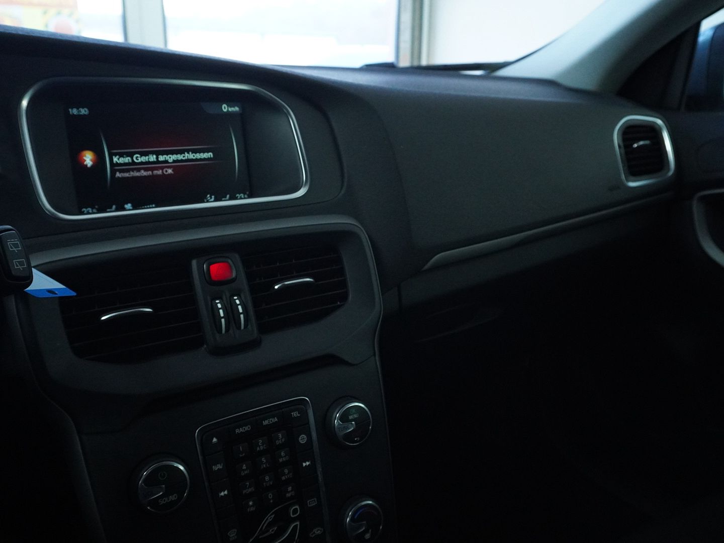 VOLVO V40 D2 Kinetic Powershift-image-6