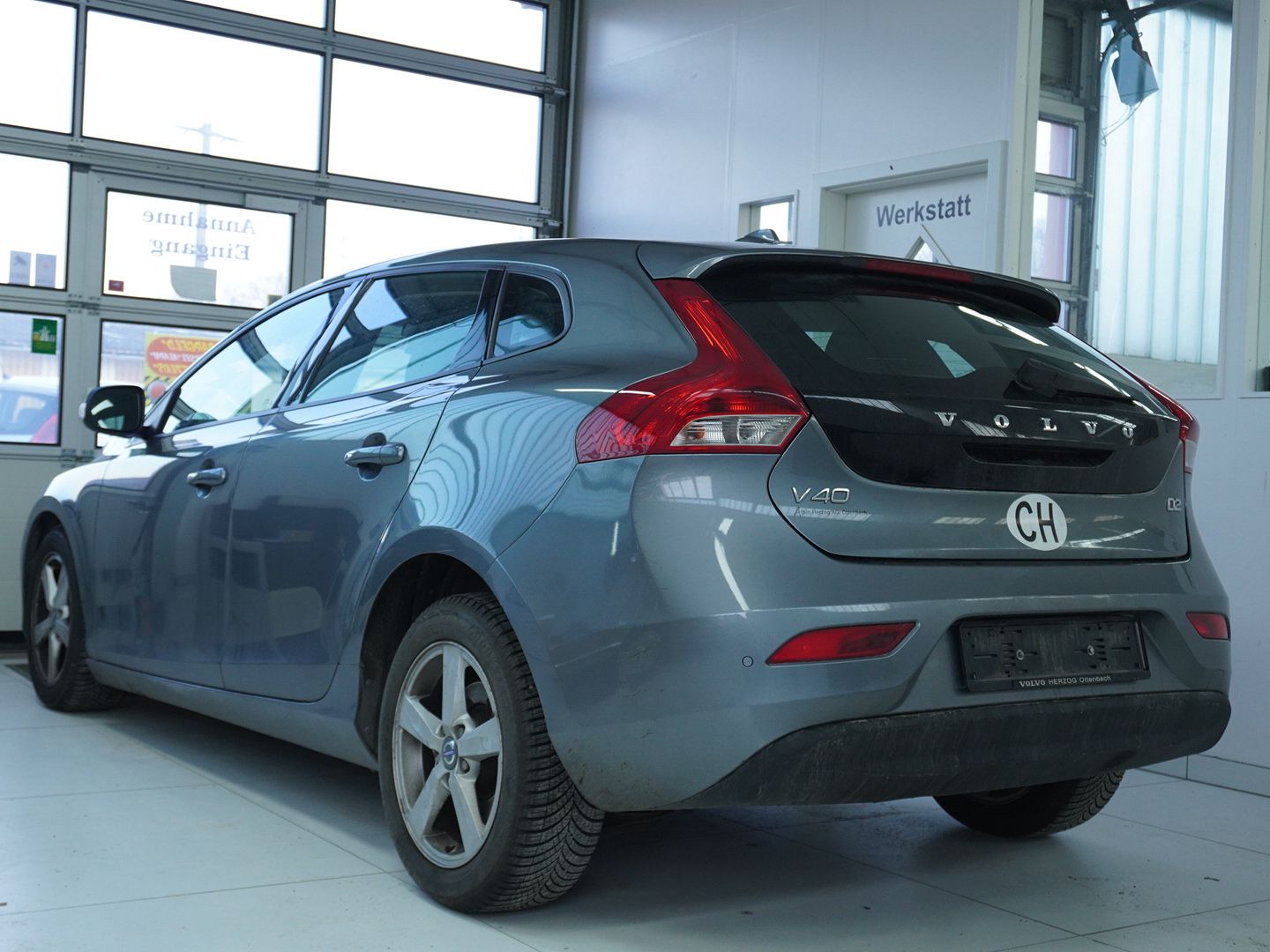 VOLVO V40 D2 Kinetic Powershift-image-1