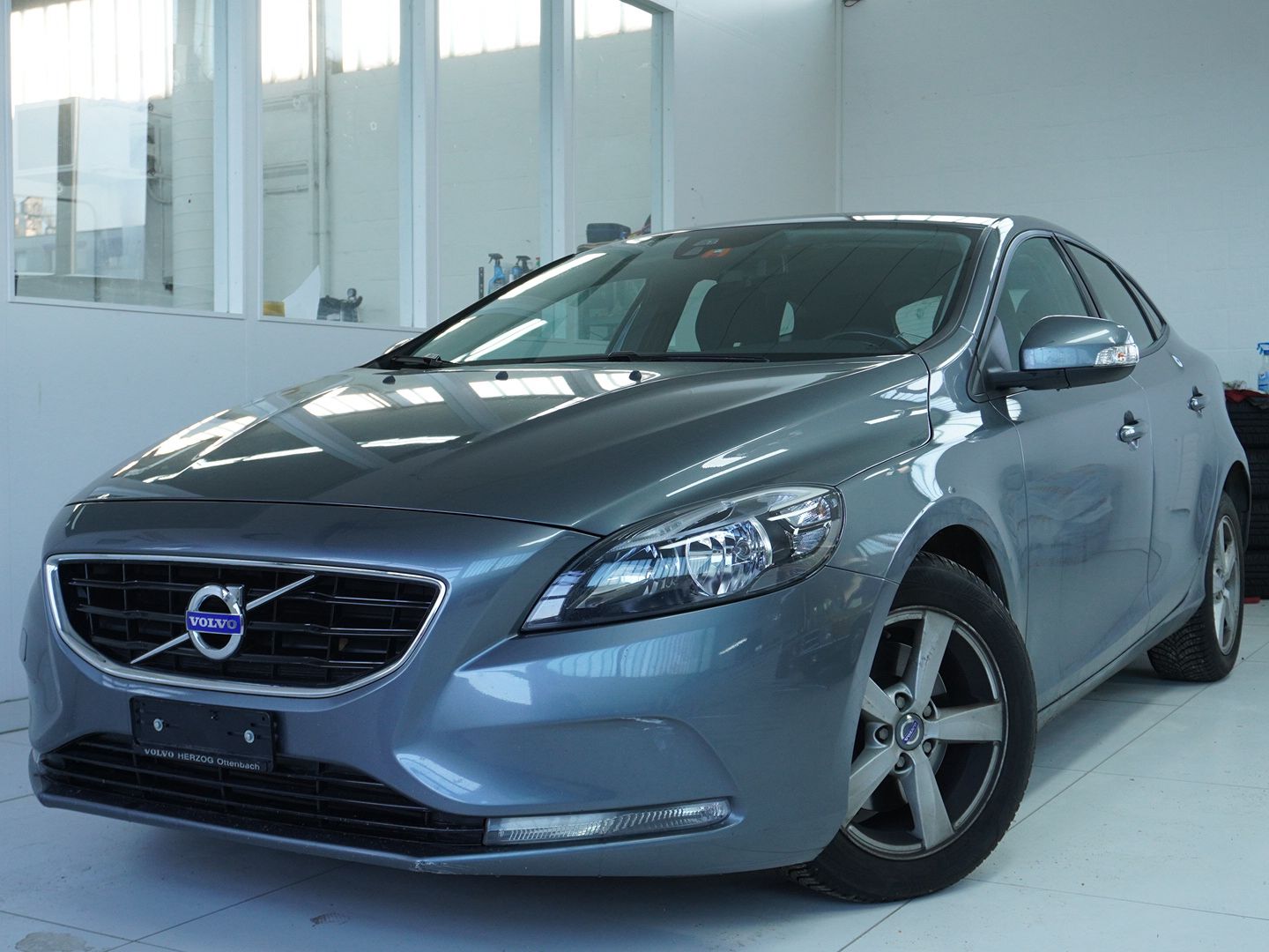 VOLVO V40 D2 Kinetic Powershift-image-0