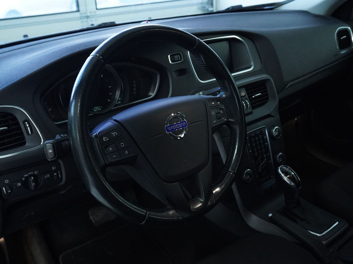 VOLVO V40 D2 Kinetic Powershift-image-2