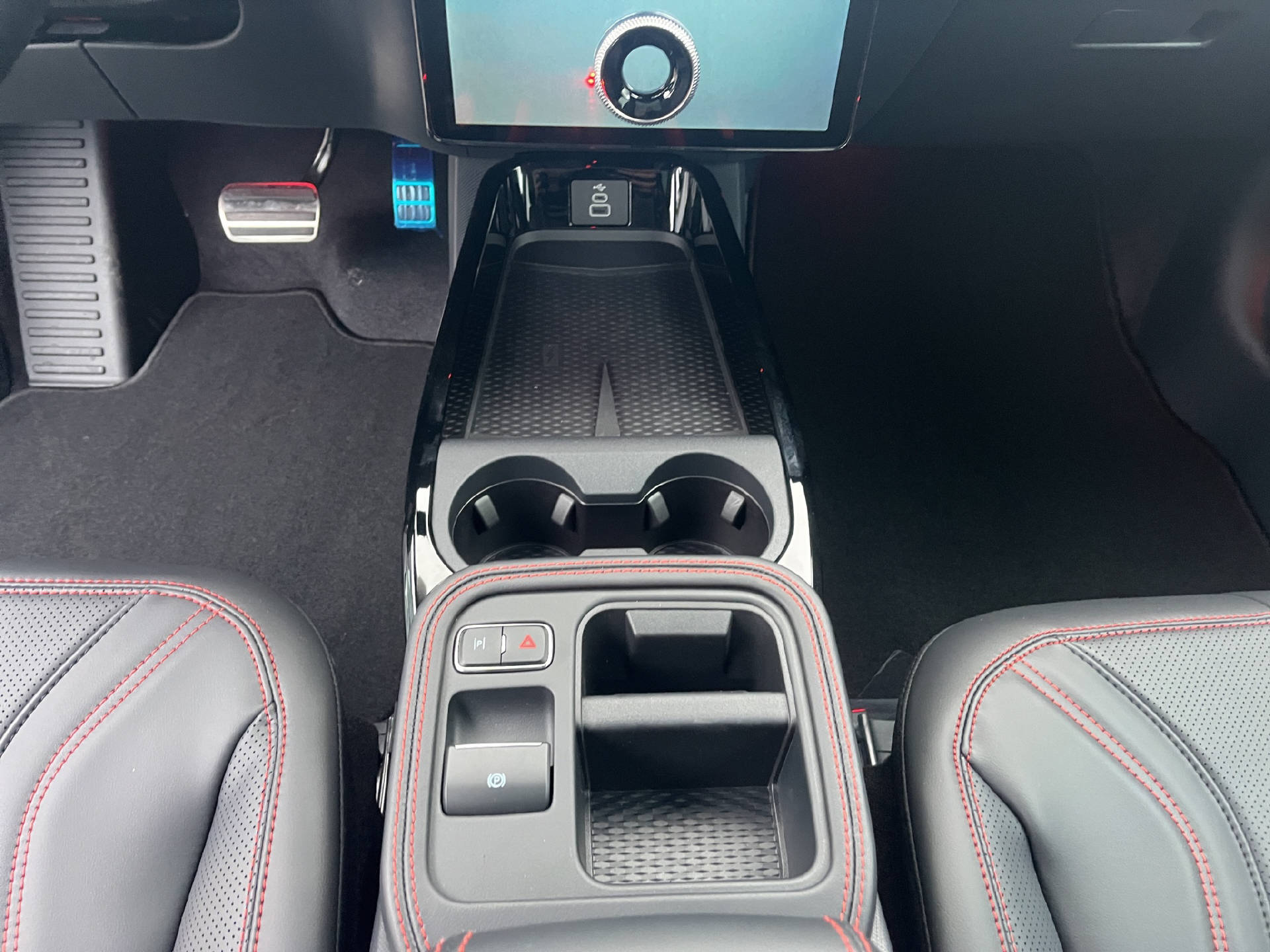 FORD Mustang Mach-E Premium AWD-image-16