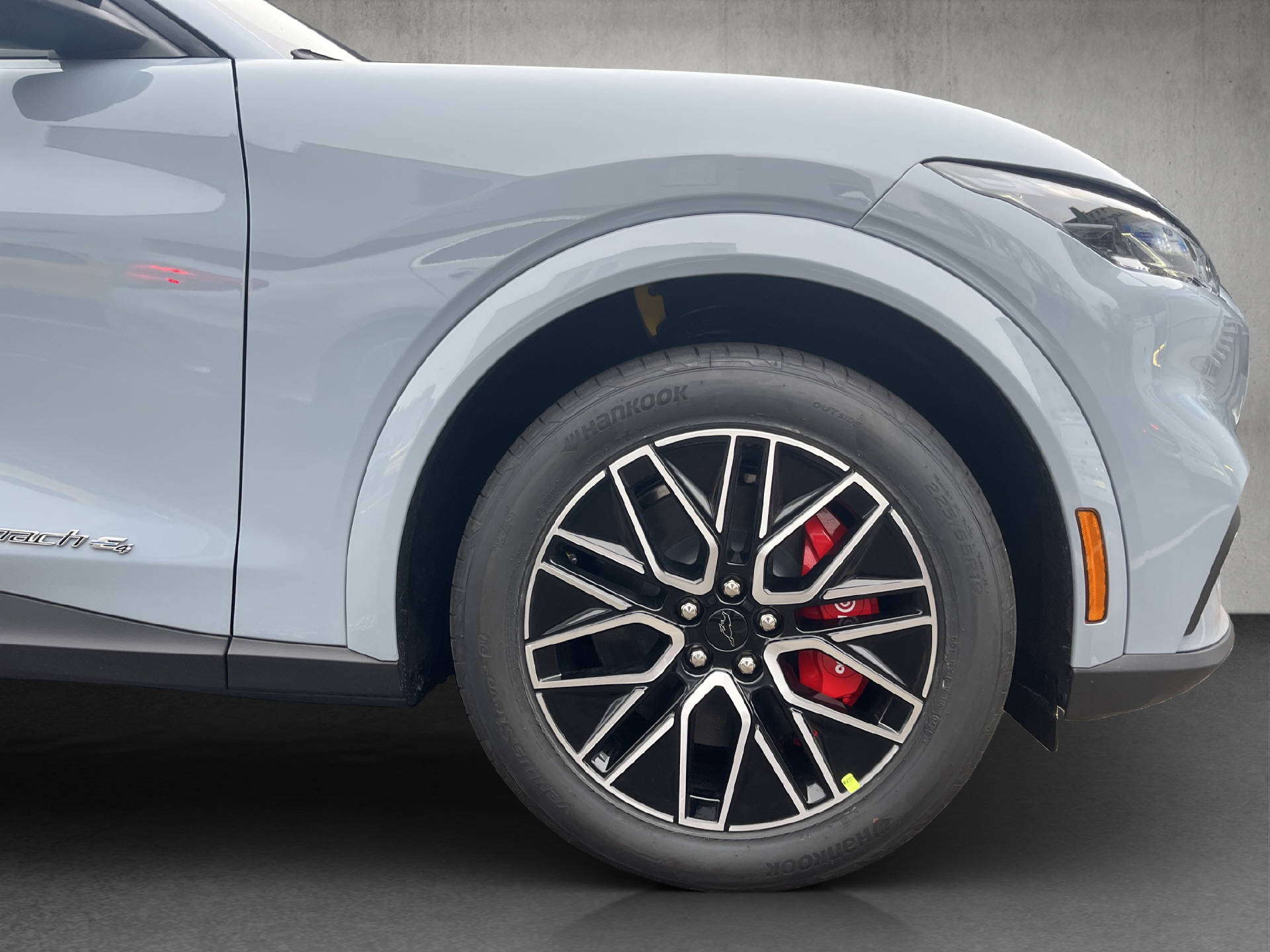 FORD Mustang Mach-E Premium AWD-image-25