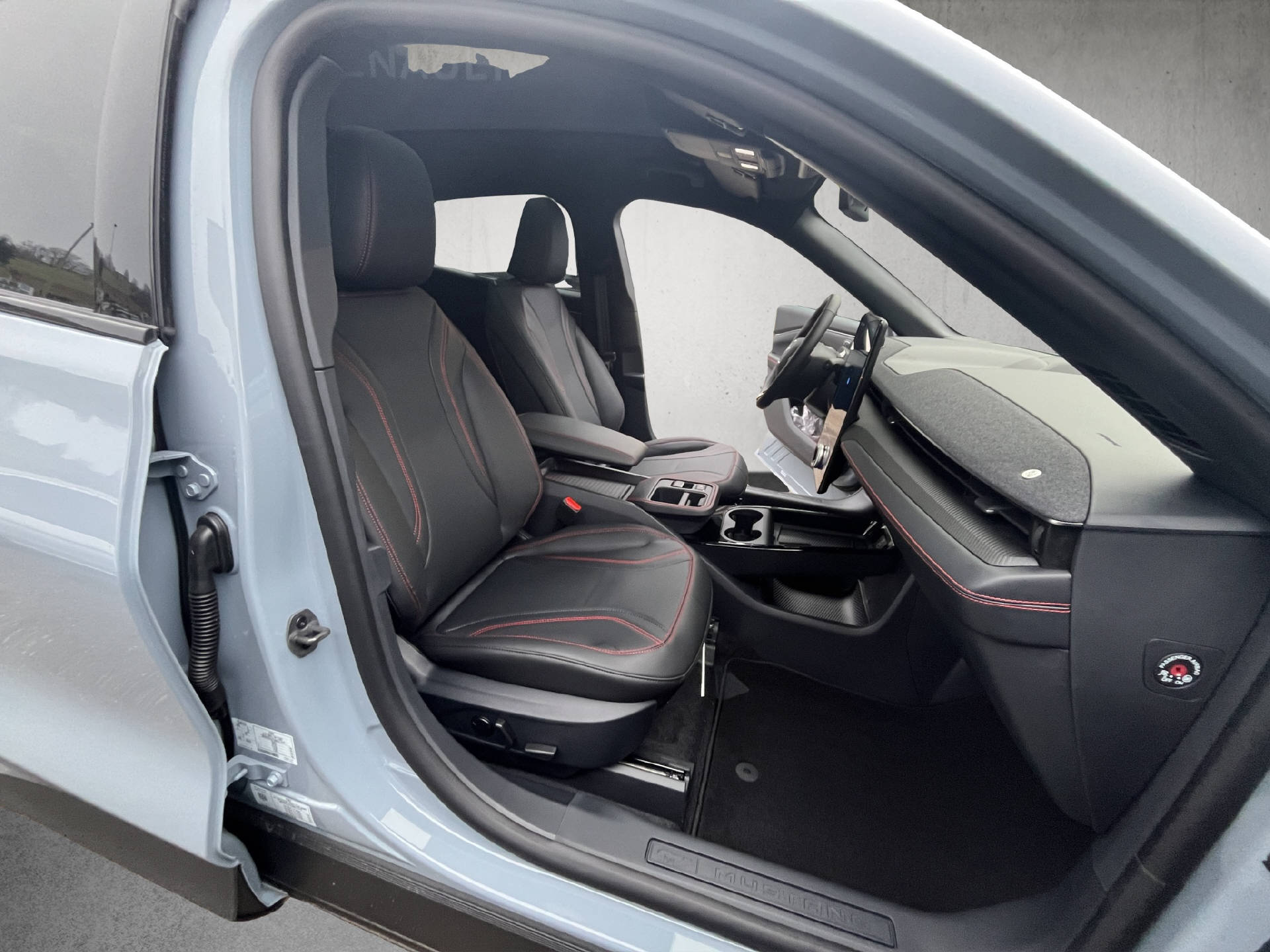FORD Mustang Mach-E Premium AWD-image-18