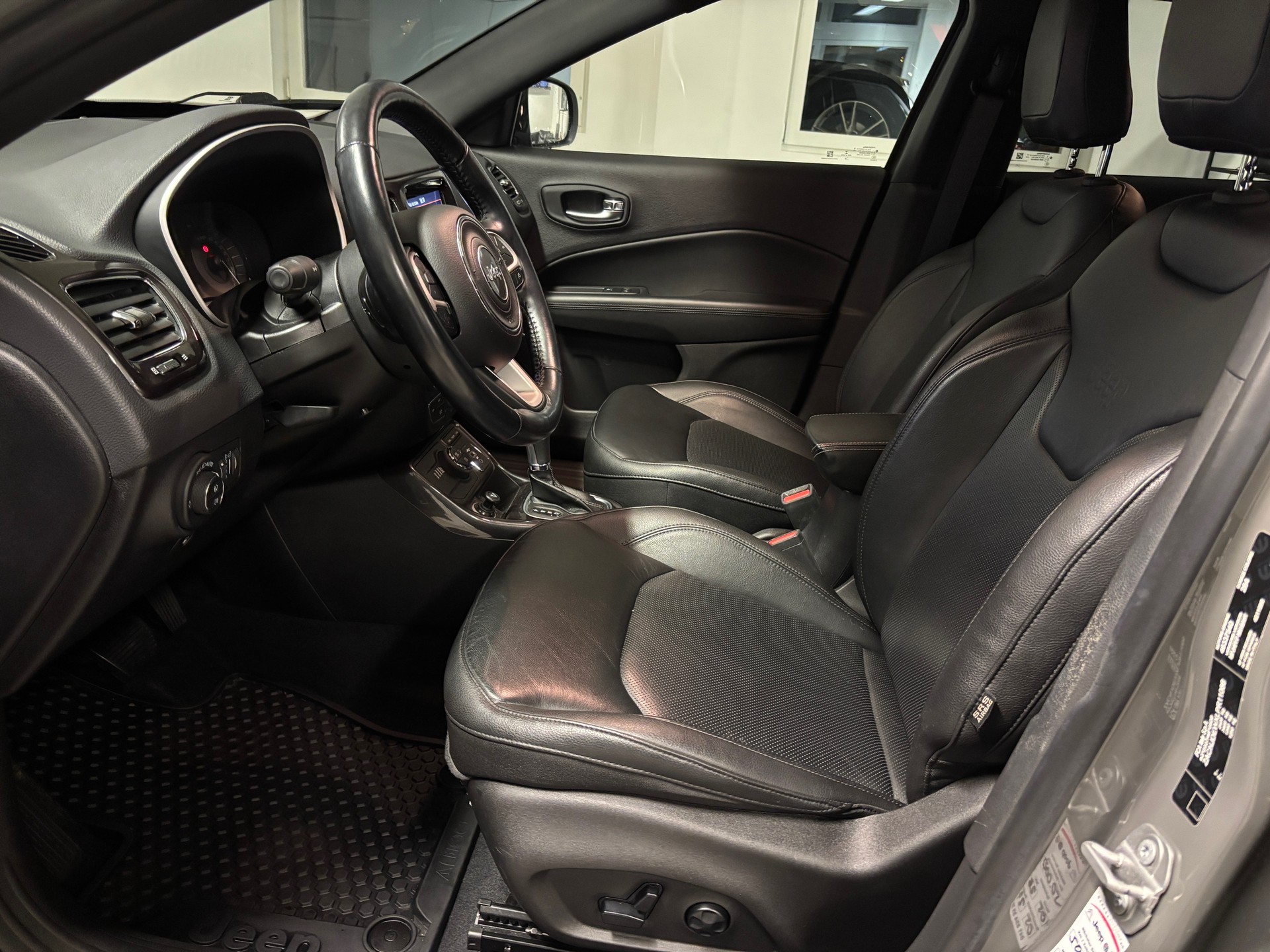 JEEP Compass 1.3 T PHEV S AWD-image-6