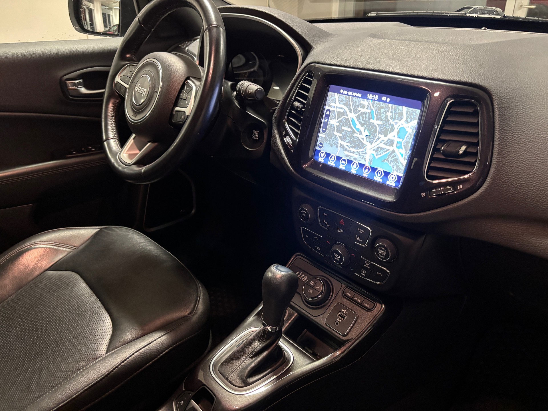 JEEP Compass 1.3 T PHEV S AWD-image-8