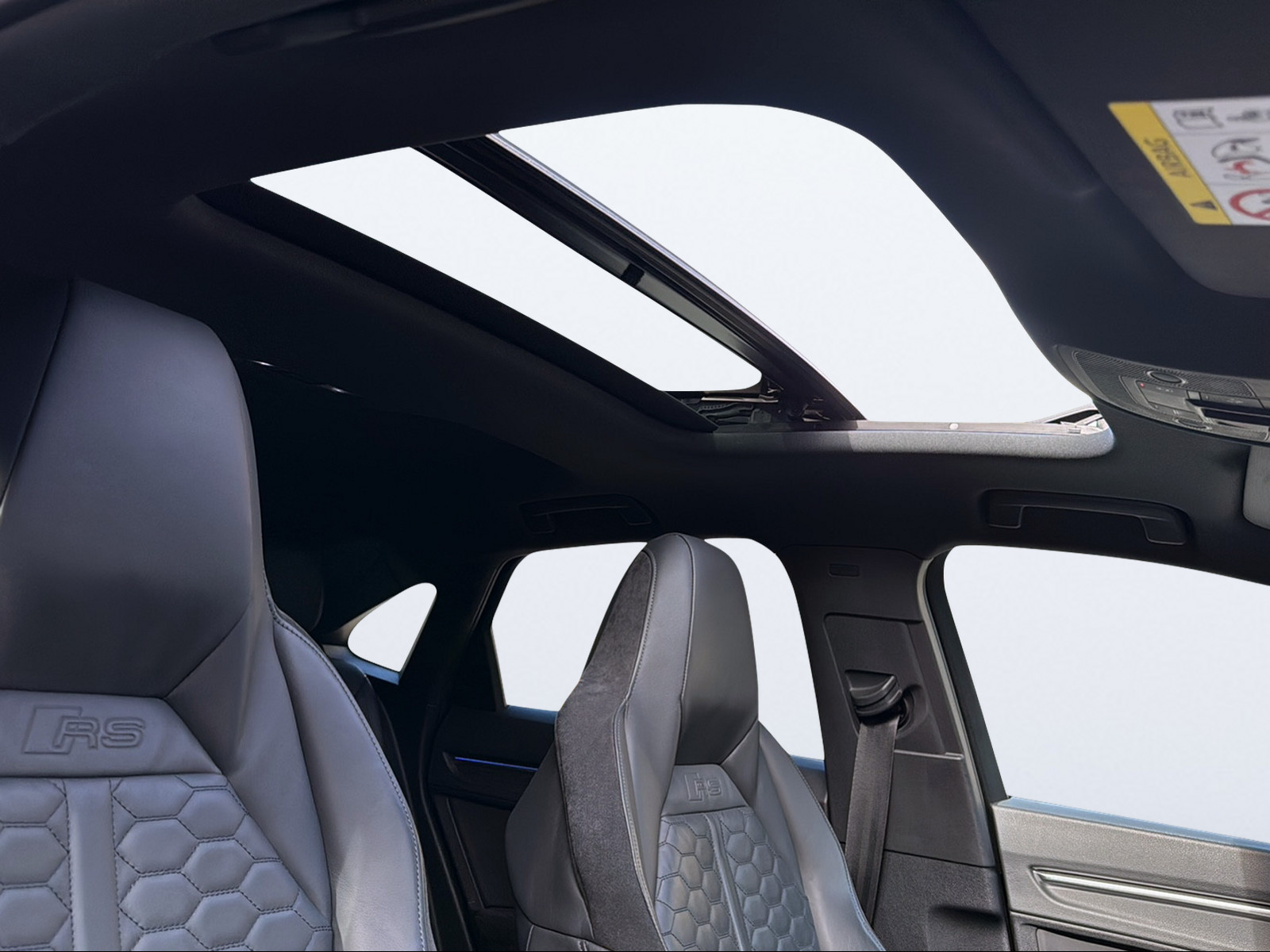 AUDI RS Q3 Sportback quattro S tronic-image-15
