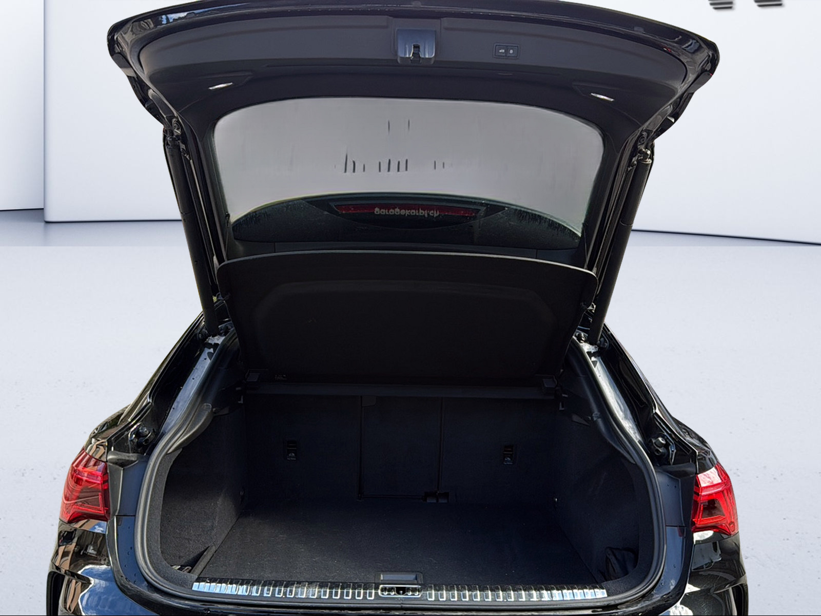 AUDI RS Q3 Sportback quattro S tronic-image-8