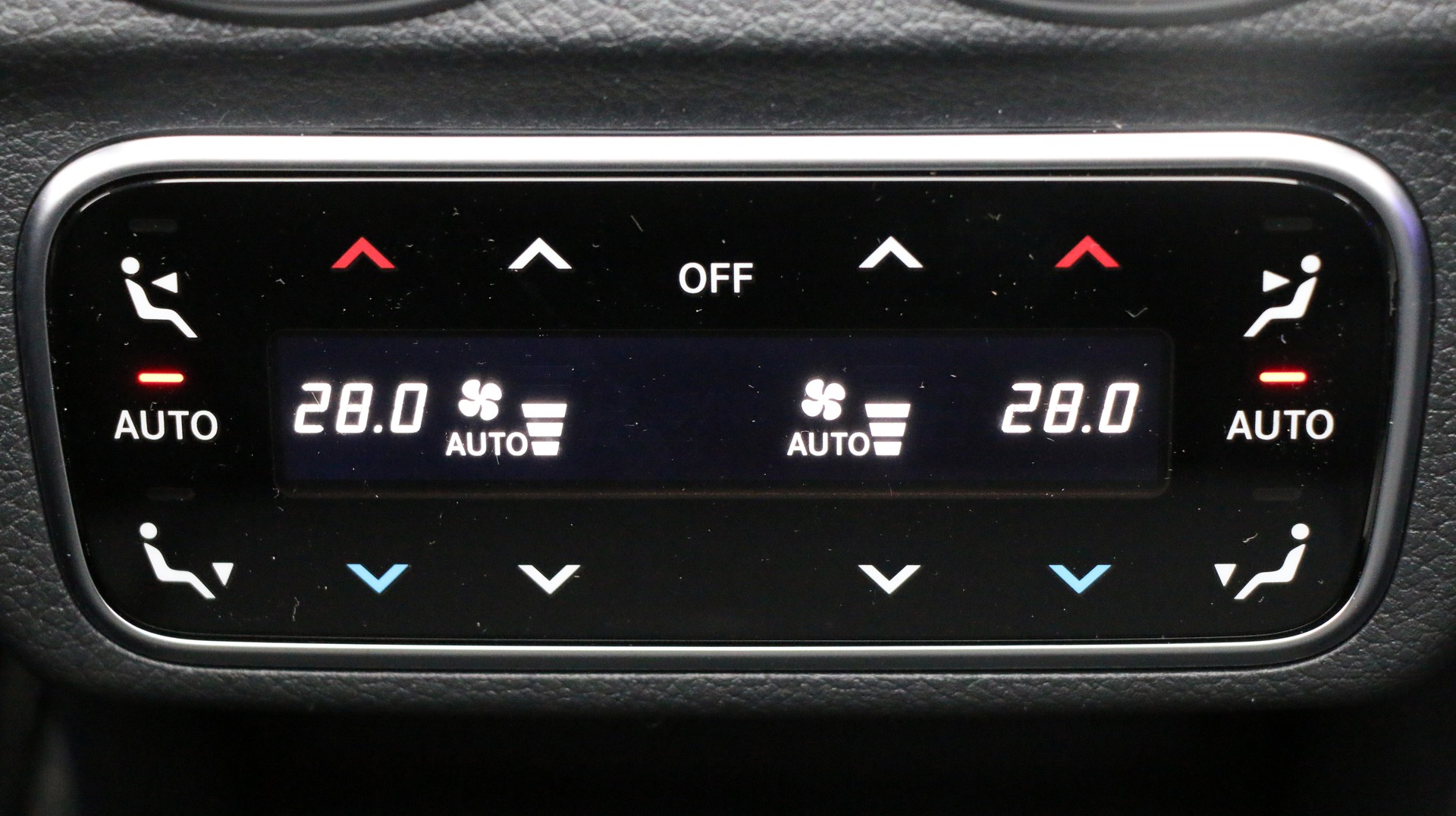 MERCEDES-BENZ C 220 d 4MATIC T-Modell Swiss Star-image-12