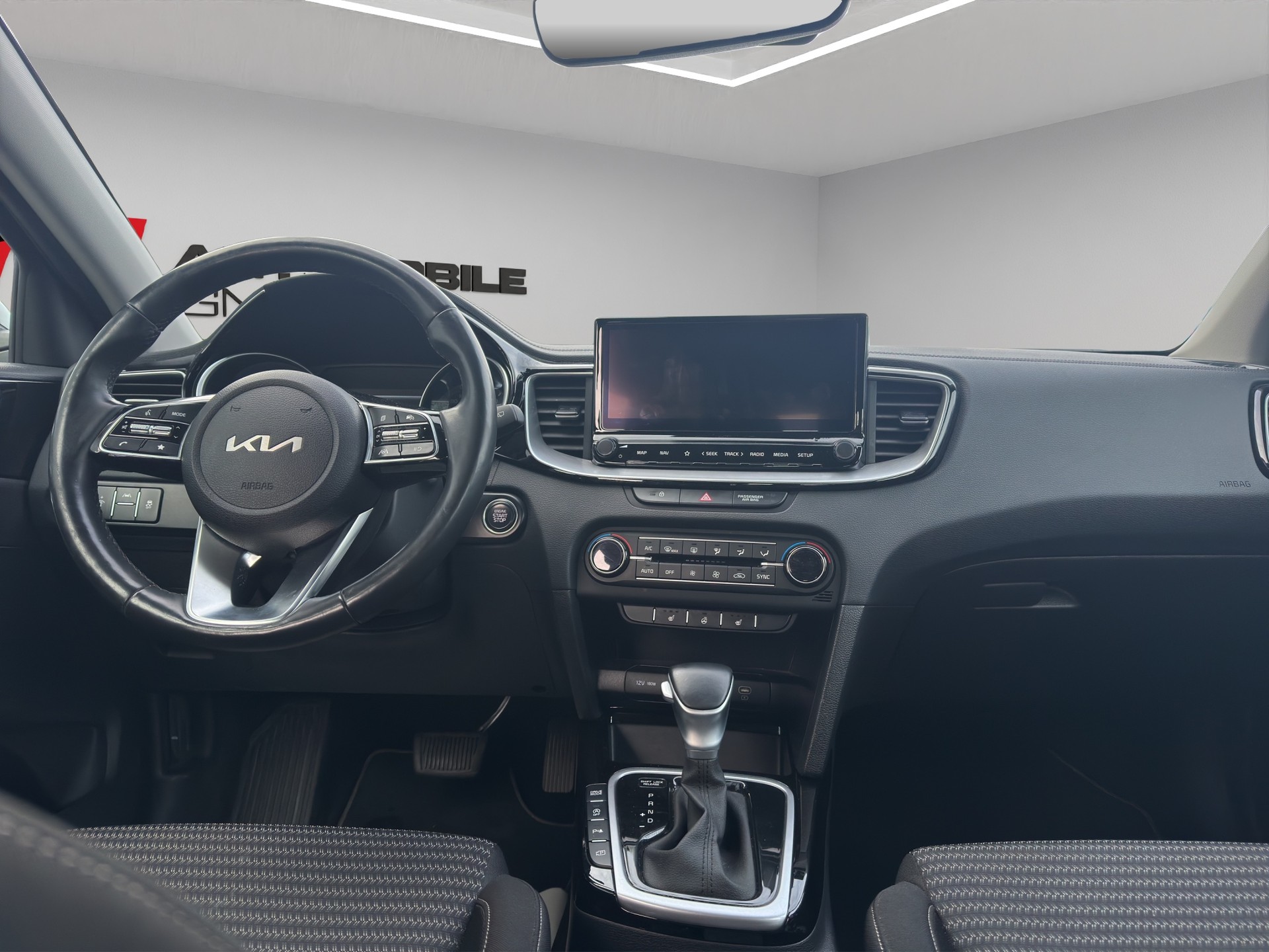 KIA Ceed 1.5 T-GDi MHEV GT Line DCT-image-9