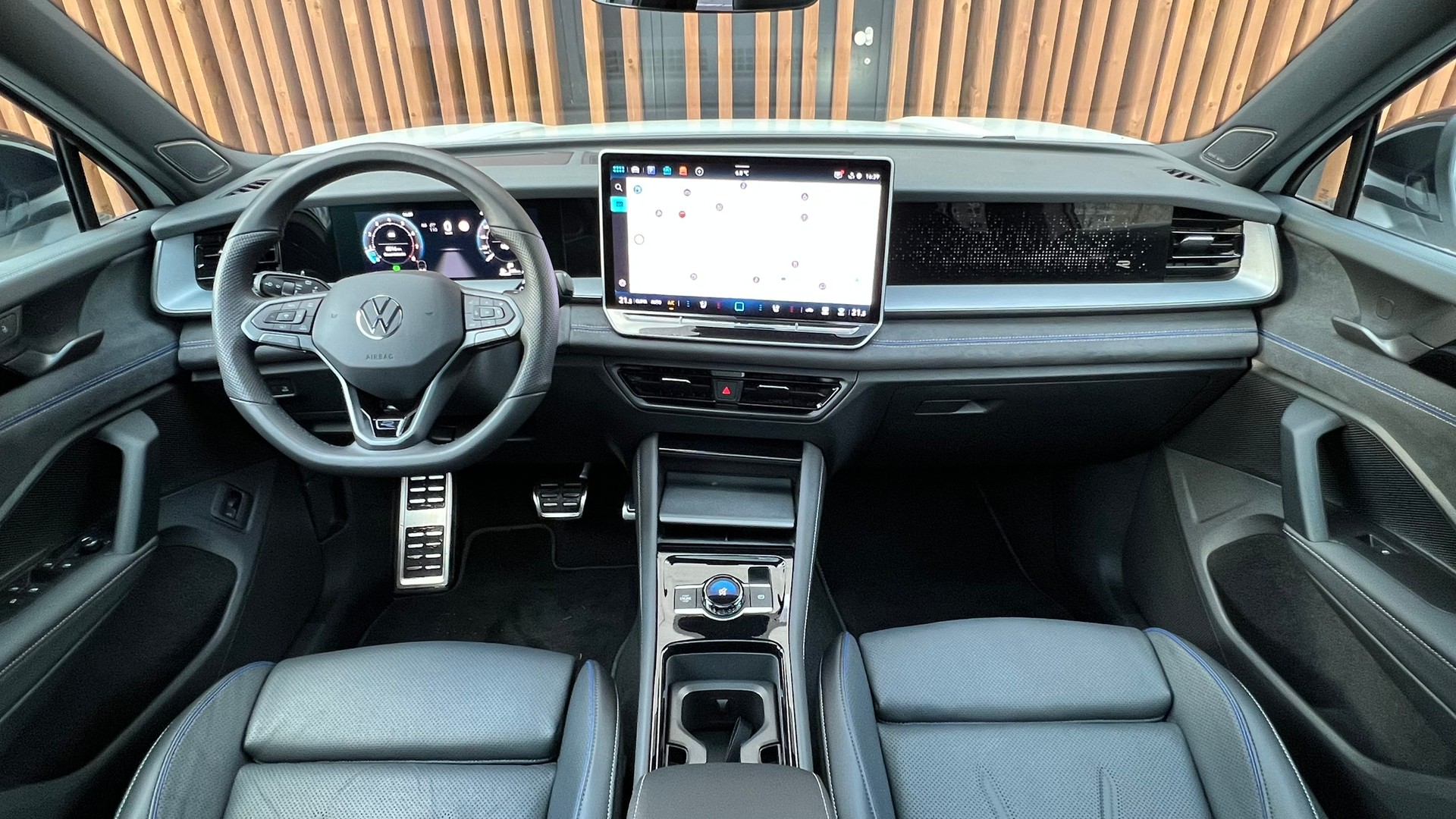 VW TAYRON 2.0 TSI R-LINE BLACK DSG 4MOTION l 204 PS-image-17