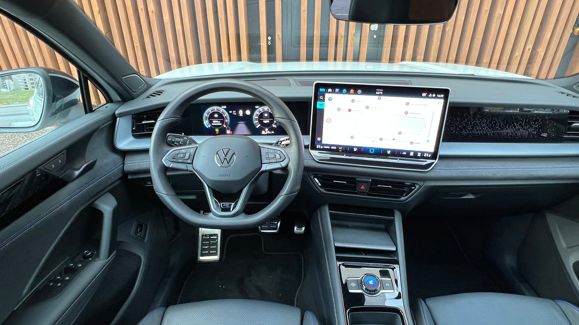 VW TAYRON 2.0 TSI R-LINE BLACK DSG 4MOTION l 204 PS-image-18