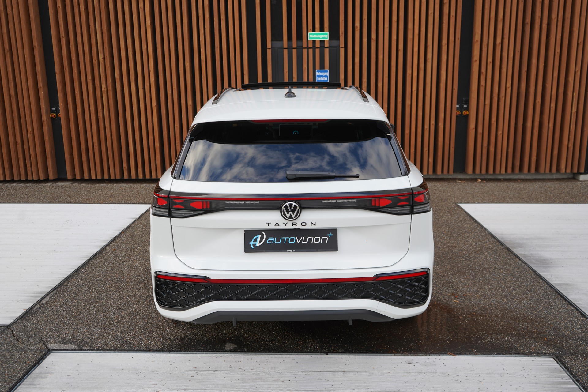 VW TAYRON 2.0 TSI R-LINE BLACK DSG 4MOTION l 204 PS-image-13