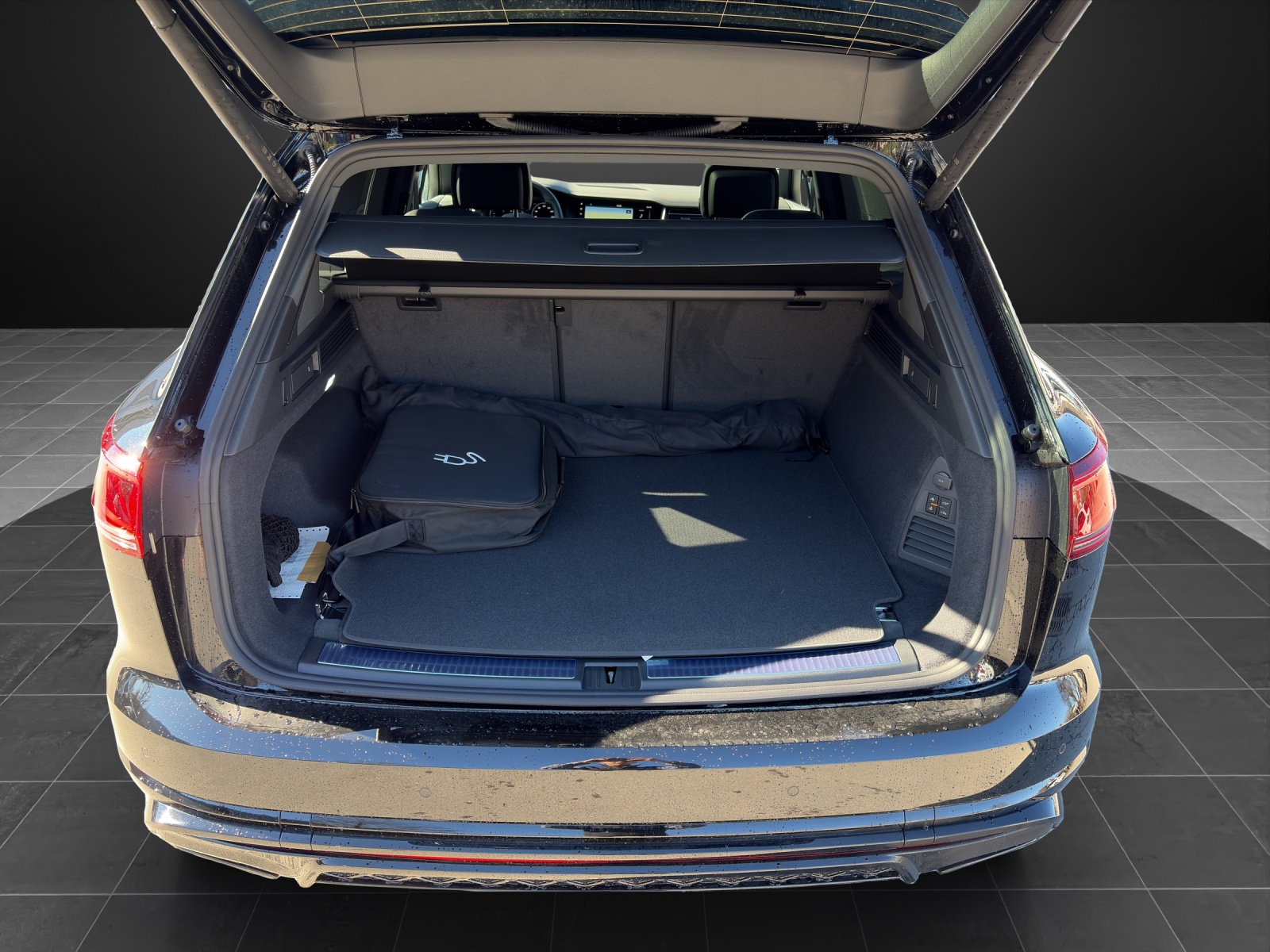 VW Touareg 3.0 TSI eHybrid R Final Edition Tiptronic-image-12