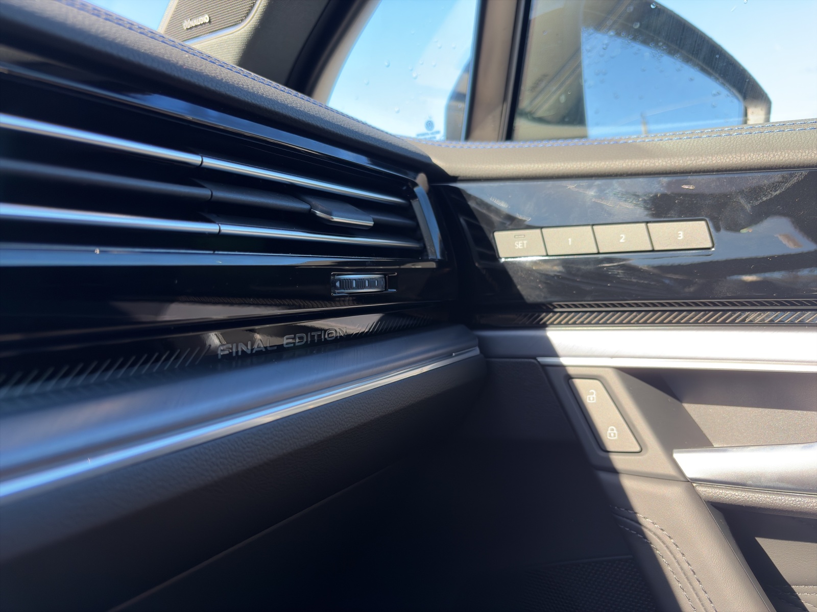 VW Touareg 3.0 TSI eHybrid R Final Edition Tiptronic-image-18