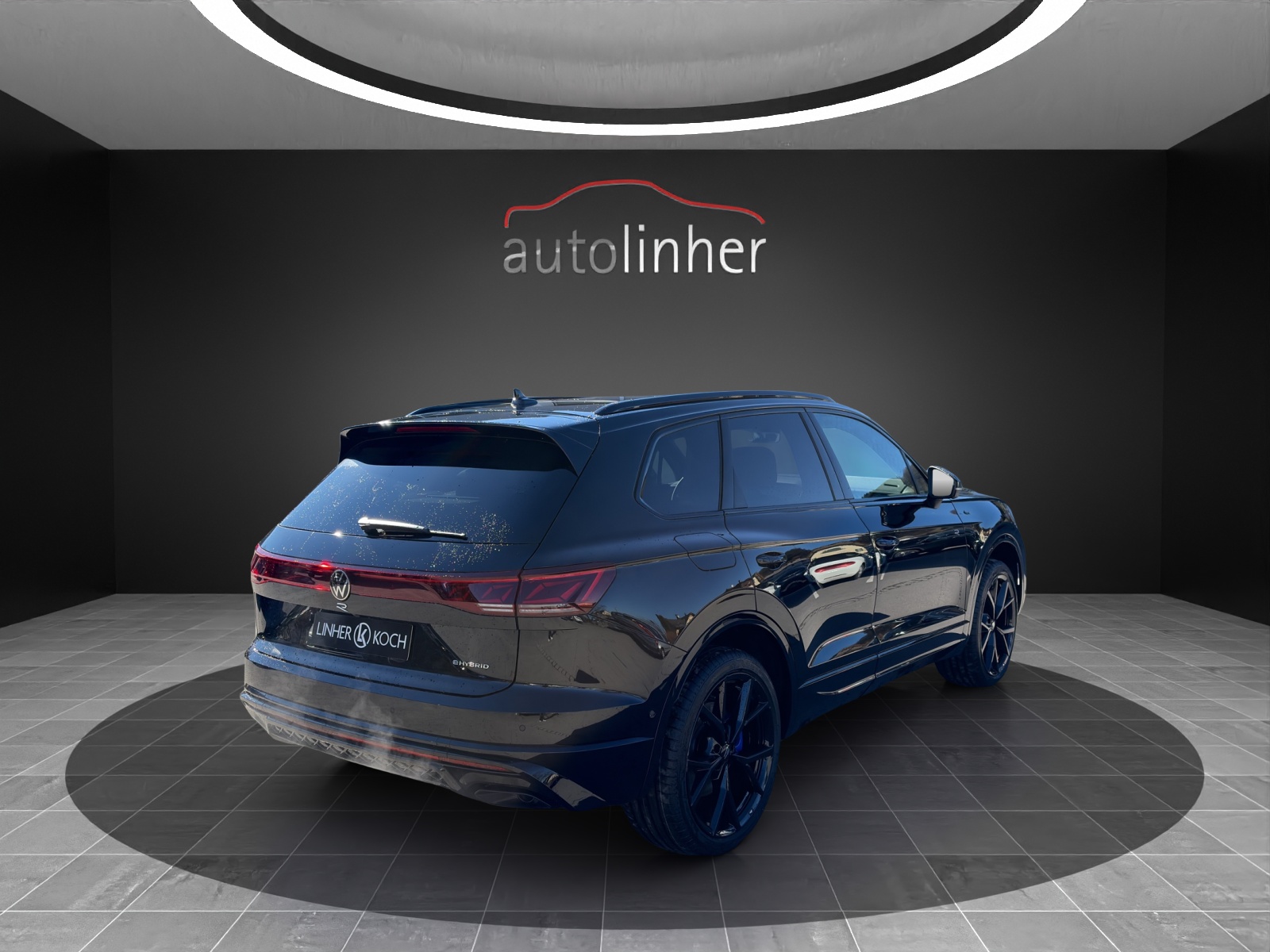 VW Touareg 3.0 TSI eHybrid R Final Edition Tiptronic-image-4
