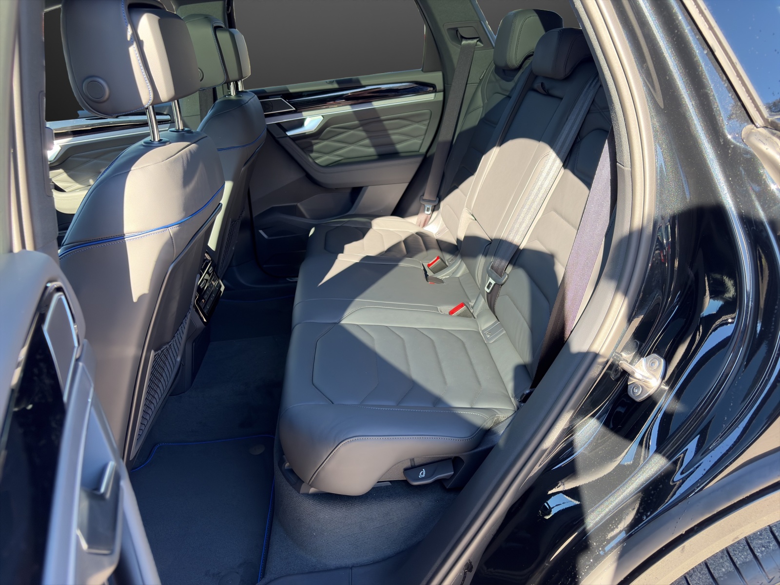 VW Touareg 3.0 TSI eHybrid R Final Edition Tiptronic-image-8