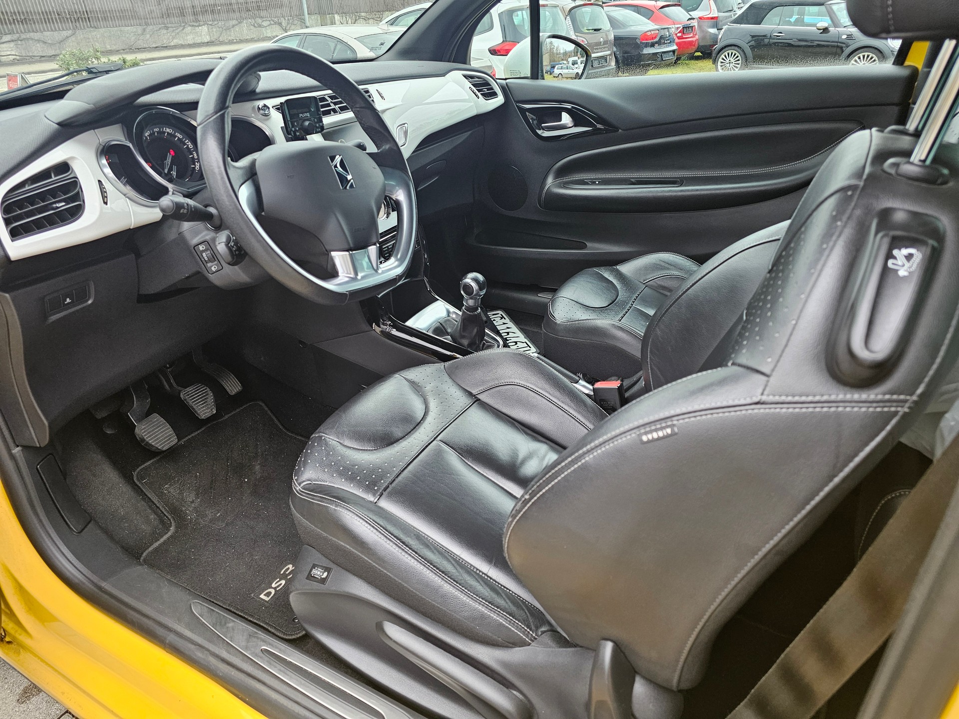 DS AUTOMOBILES DS3 1.6 VTi Faubourg Addict-image-10