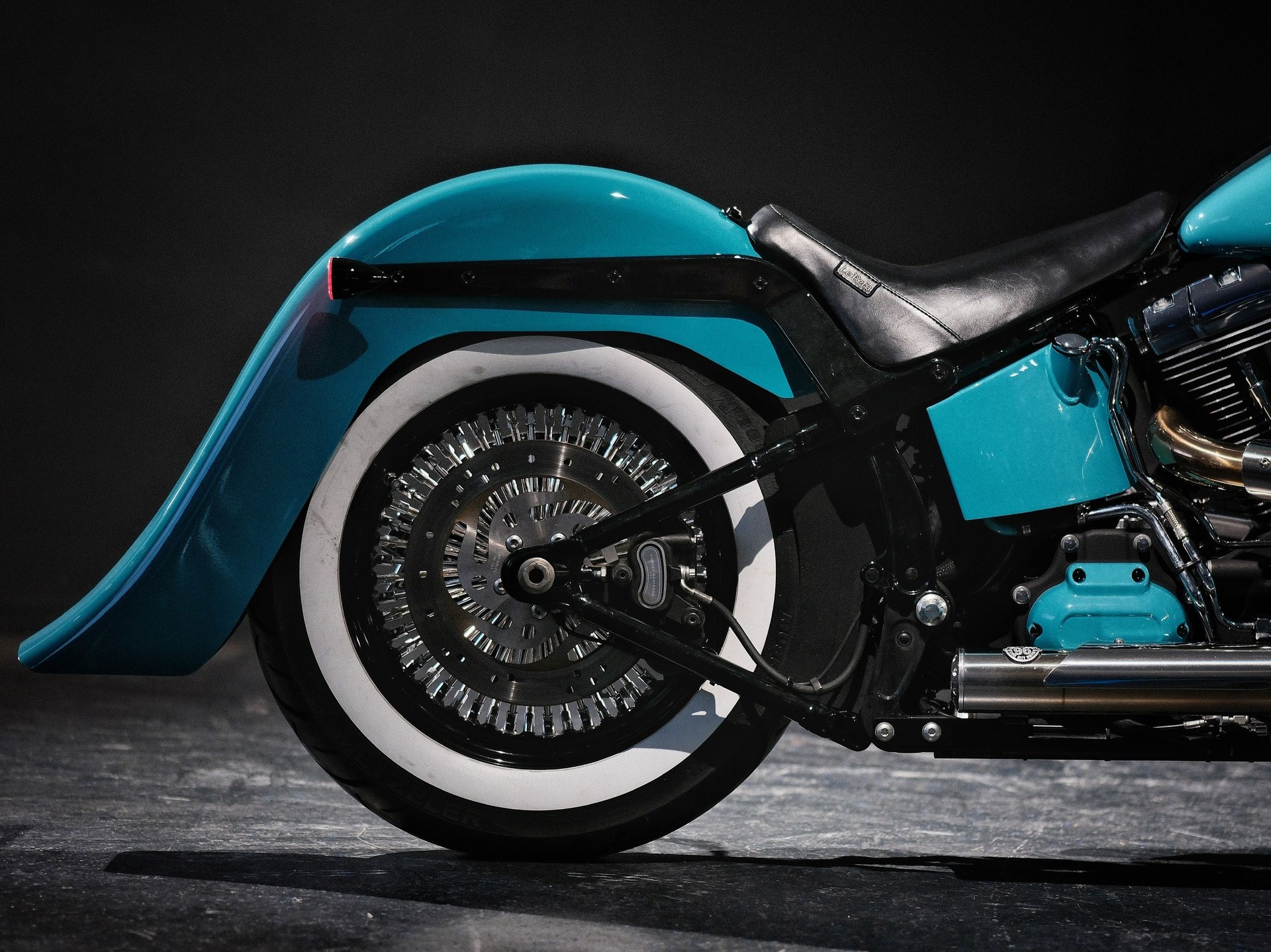 HARLEY-DAVIDSON FLSTN Softail Deluxe ABS-image-11