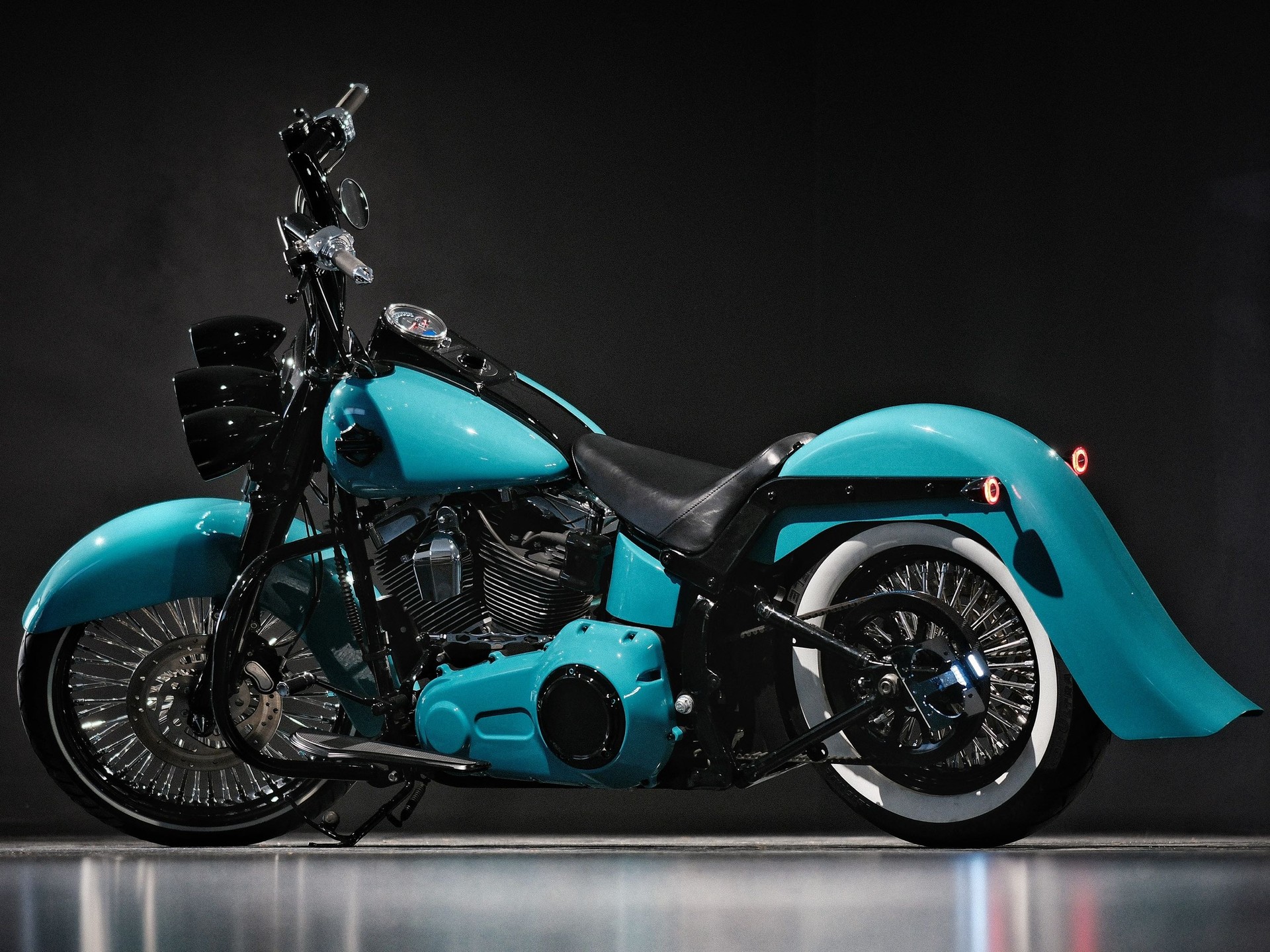 HARLEY-DAVIDSON FLSTN Softail Deluxe ABS-showroom-element-3