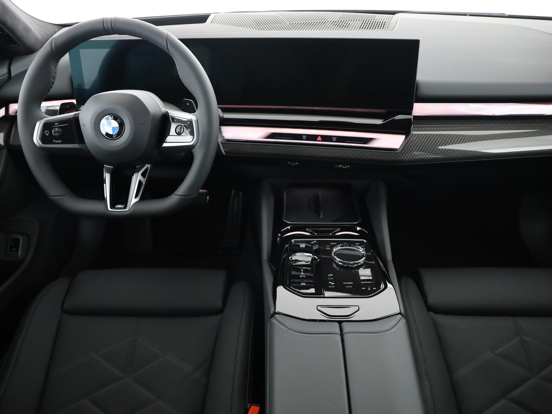 BMW 540d xDrive Touring-image-16