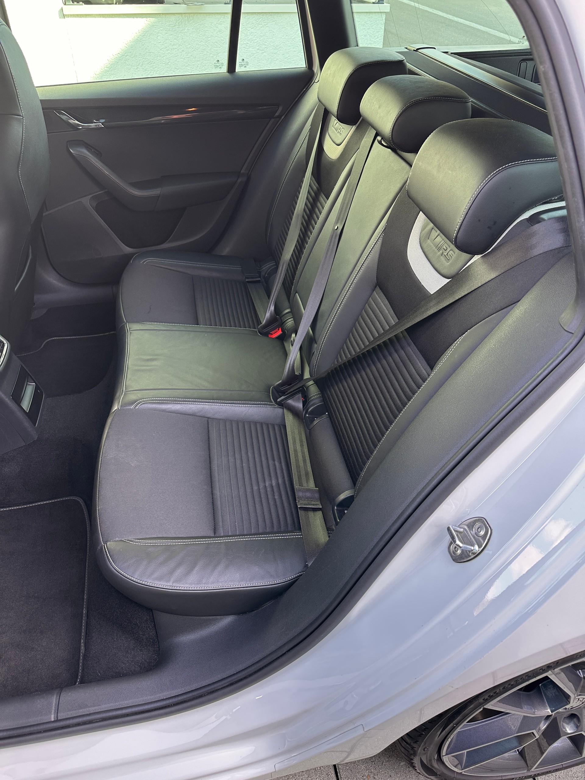 SKODA Octavia Combi 2.0 TSI RS DSG-image-11