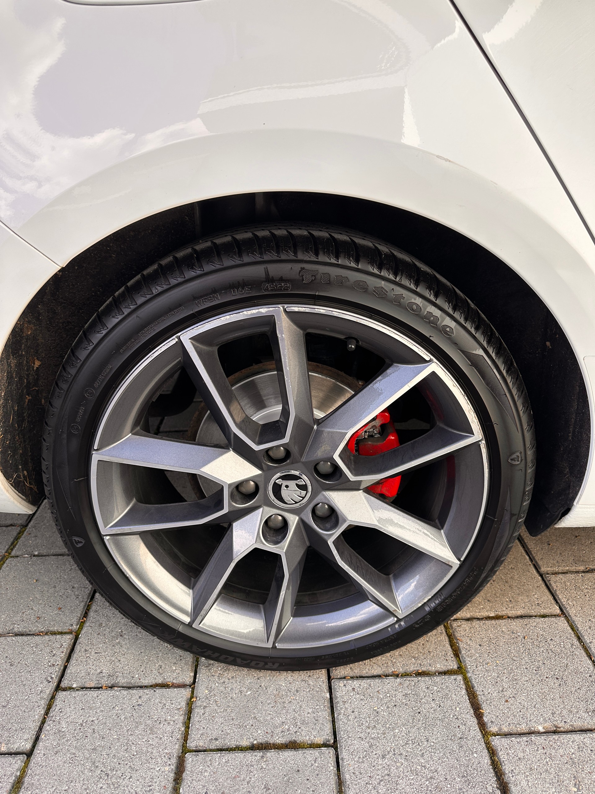SKODA Octavia Combi 2.0 TSI RS DSG-image-8