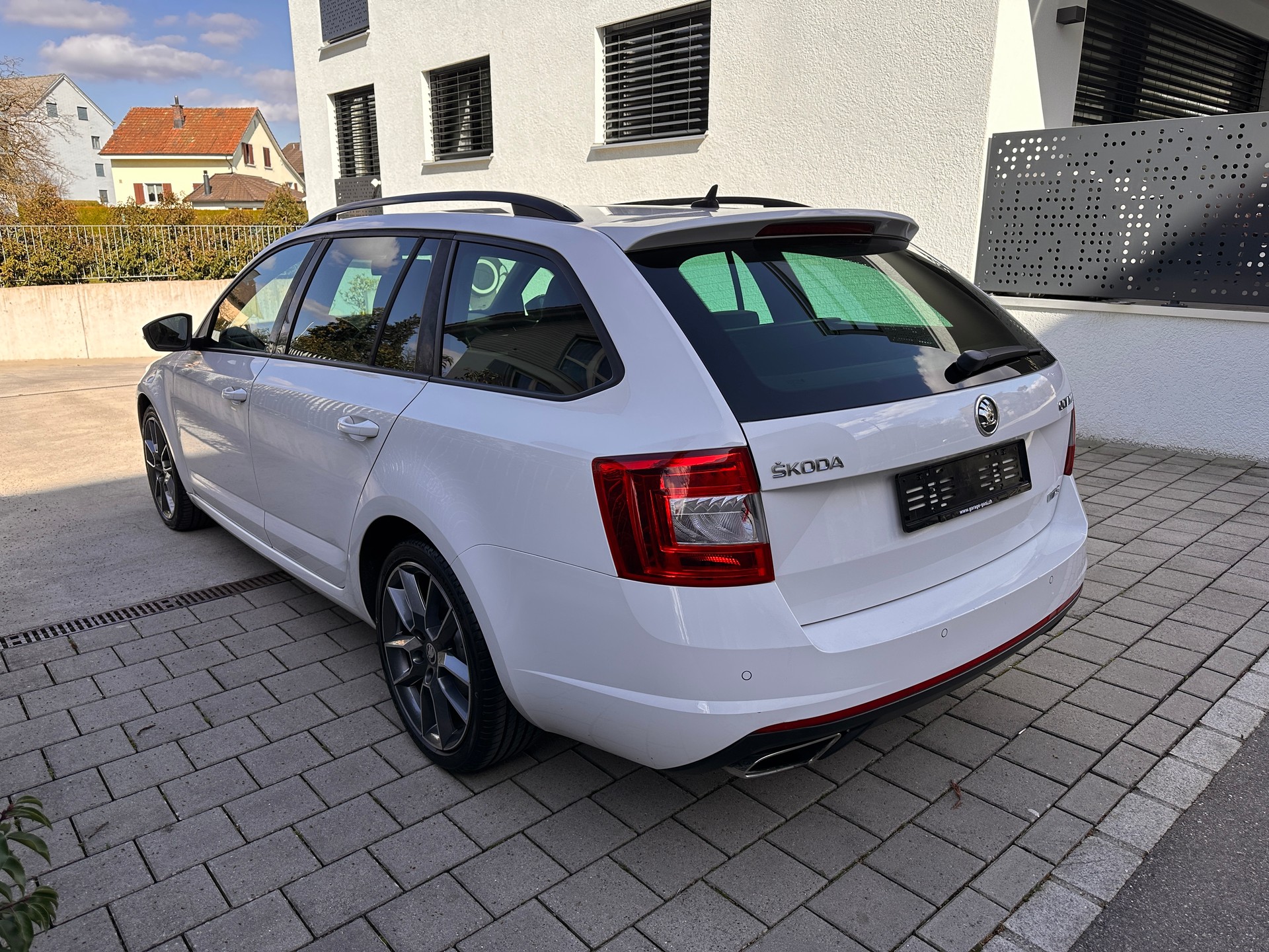 SKODA Octavia Combi 2.0 TSI RS DSG-image-6