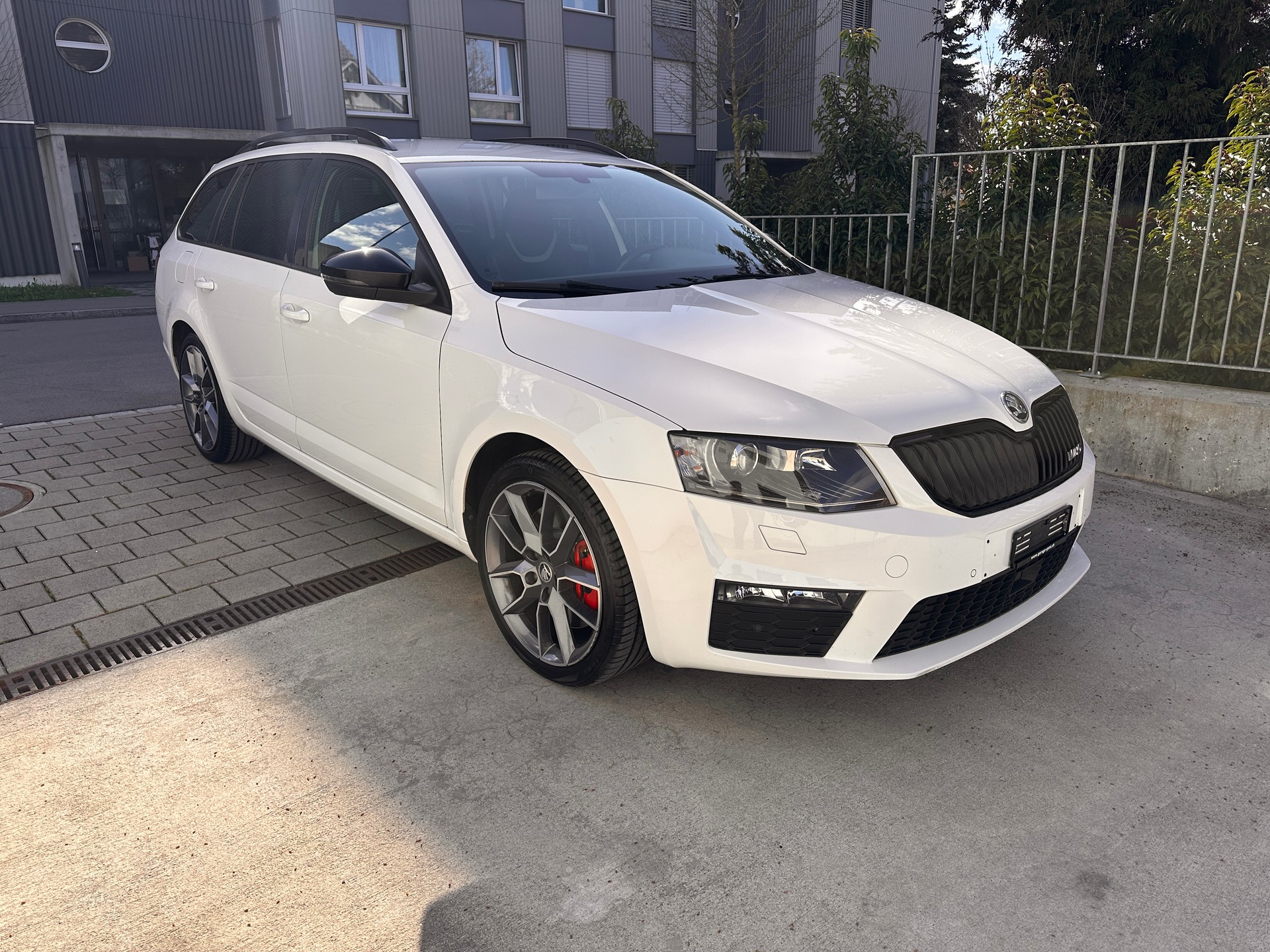 SKODA Octavia Combi 2.0 TSI RS DSG-image-2