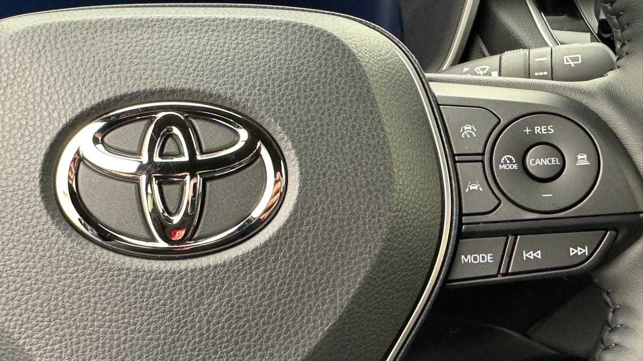 TOYOTA Corolla Cross 1.8 Style e-CVT-image-9