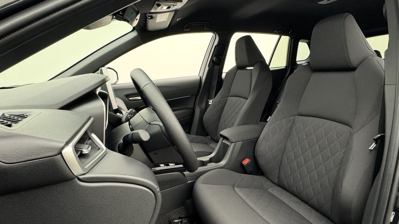 TOYOTA Corolla Cross 1.8 Style e-CVT-image-4
