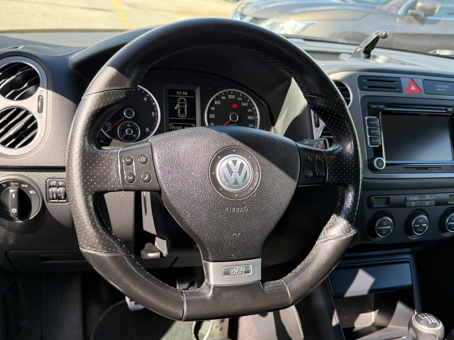 VW Tiguan 2.0 TDI Sport&Style-image-15