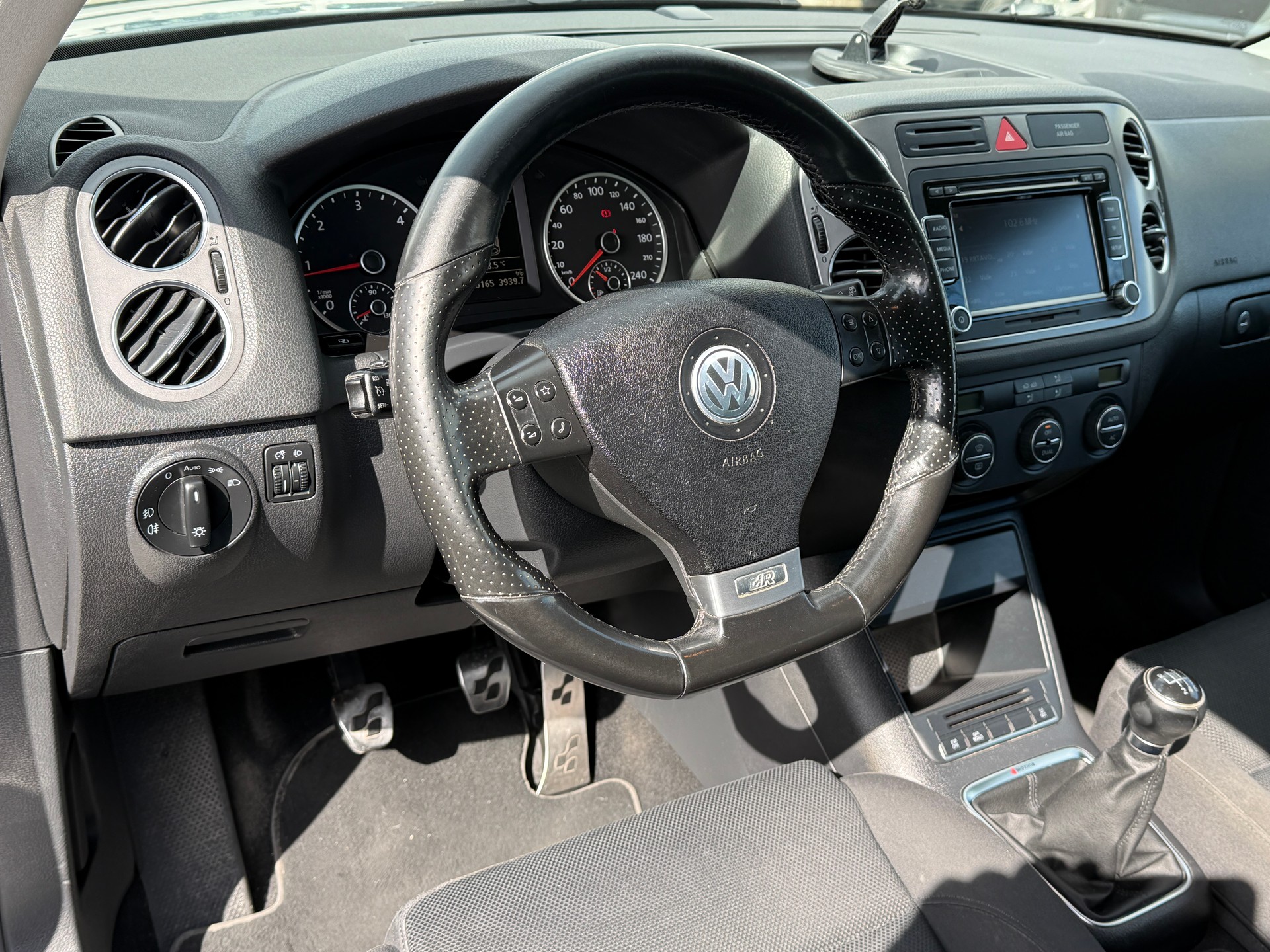 VW Tiguan 2.0 TDI Sport&Style-image-18