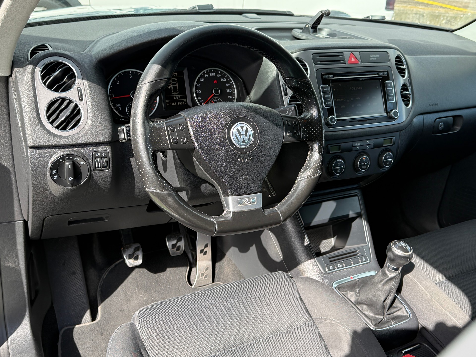 VW Tiguan 2.0 TDI Sport&Style-image-22